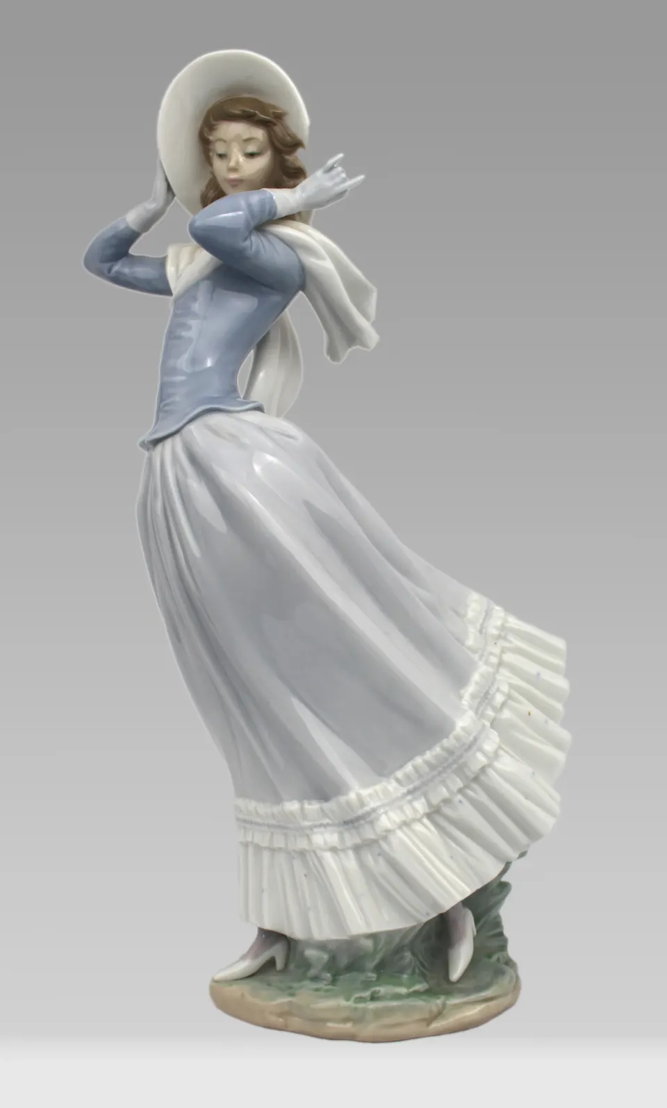 Lladro Figurine Spring Breeze 4936