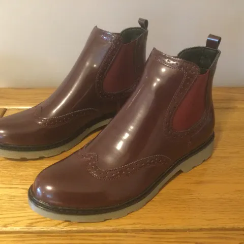 Dolcis “Winlove” Chelsea Ankle Boots, Size 8, Burgundy - New RRP £49.00