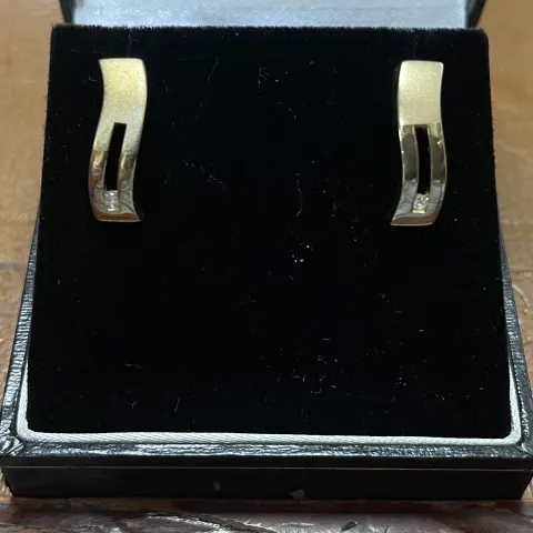 9ct Gold Diamond Wave Ear Studs