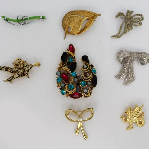 Set of 8 Vintage Brooches