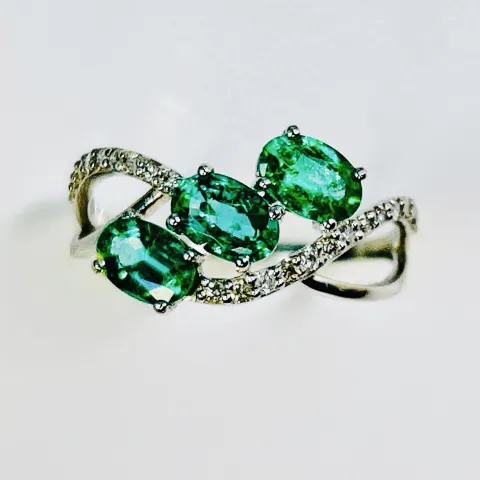 Beautiful 1.50 CT Natural Emerald Ring With Natural Diamonds & Platinum 950