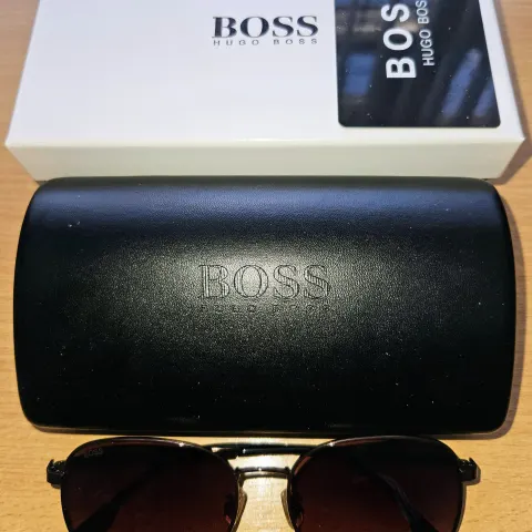 Hugo Boss Sunglasses  1536/F  003/KU