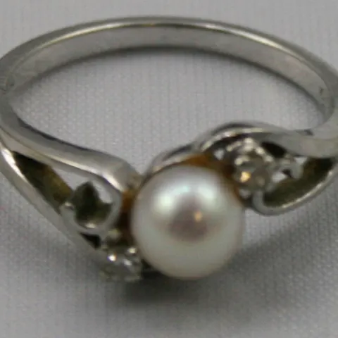Pearl & Diamond 18ct. White Gold Crossover Ring