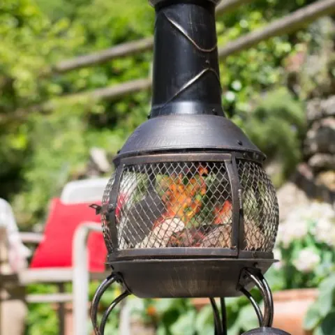 (160/Mez) RRP £99. 1x La Hacienda Santiago Steel Chimenea With Cooking Grill Black.