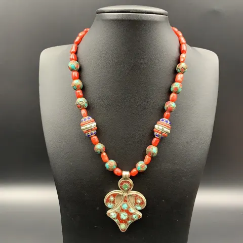 KD-12, Excellent Vintage Tibetan Nepalese Beads WITH Red Coral Beads Necklace.