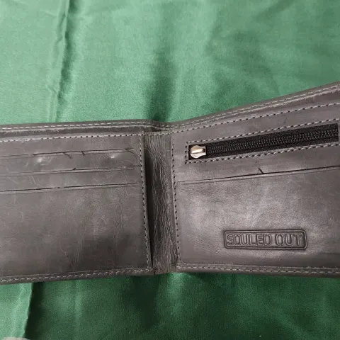 Grey wallet - souled out