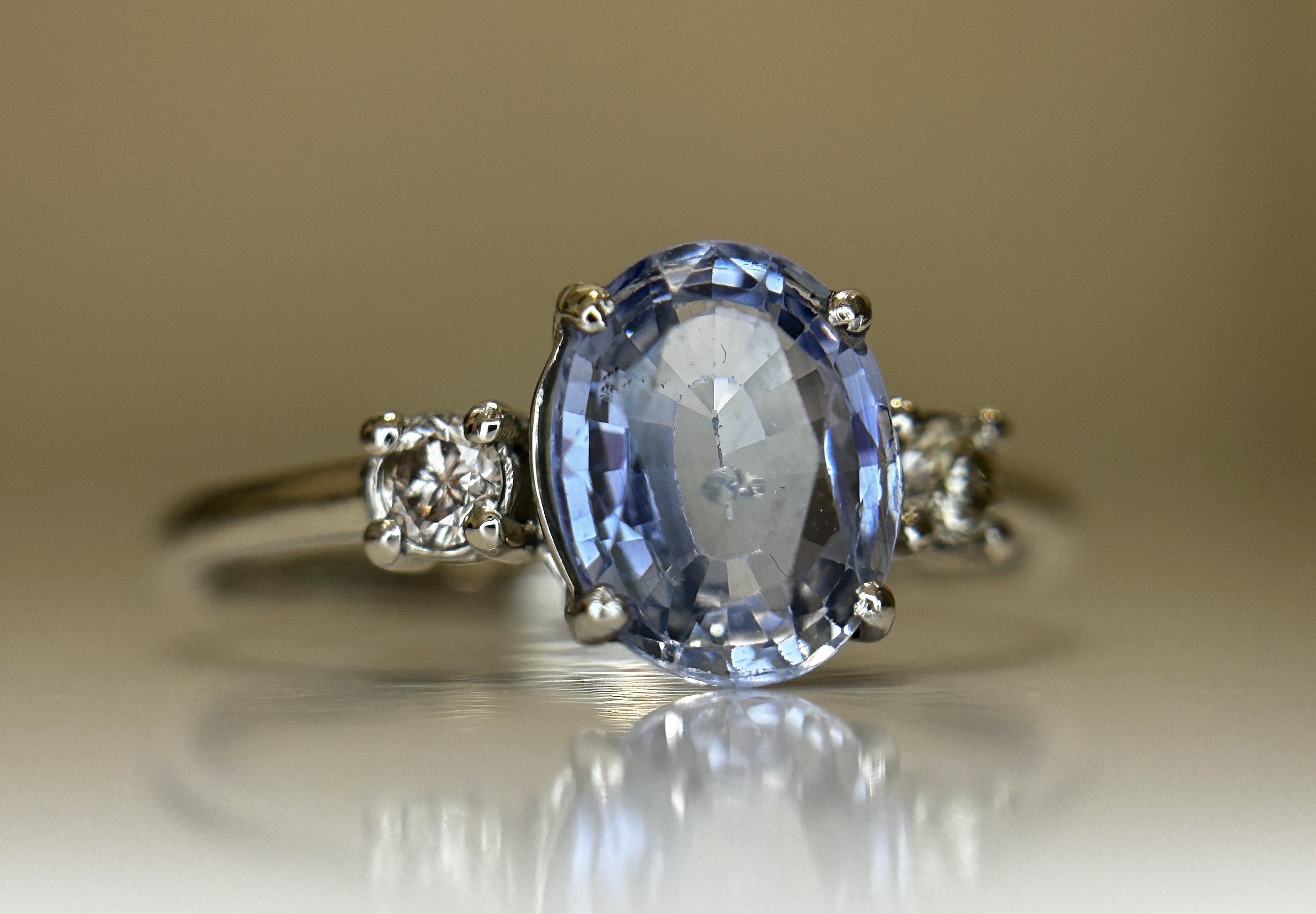 Beautiful 1.75 Ct Unheated Ceylon Cornflour Blue Sapphire Diamonds & 950 Platinum