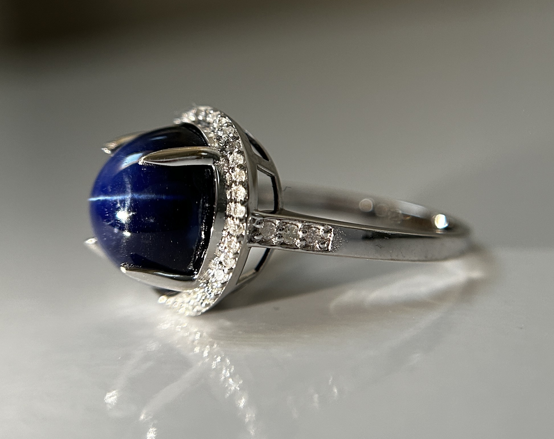 Beautiful 8.63 CT Unheated Ceylon Star Blue Sapphire With Natural Diamonds & 18k Gold
