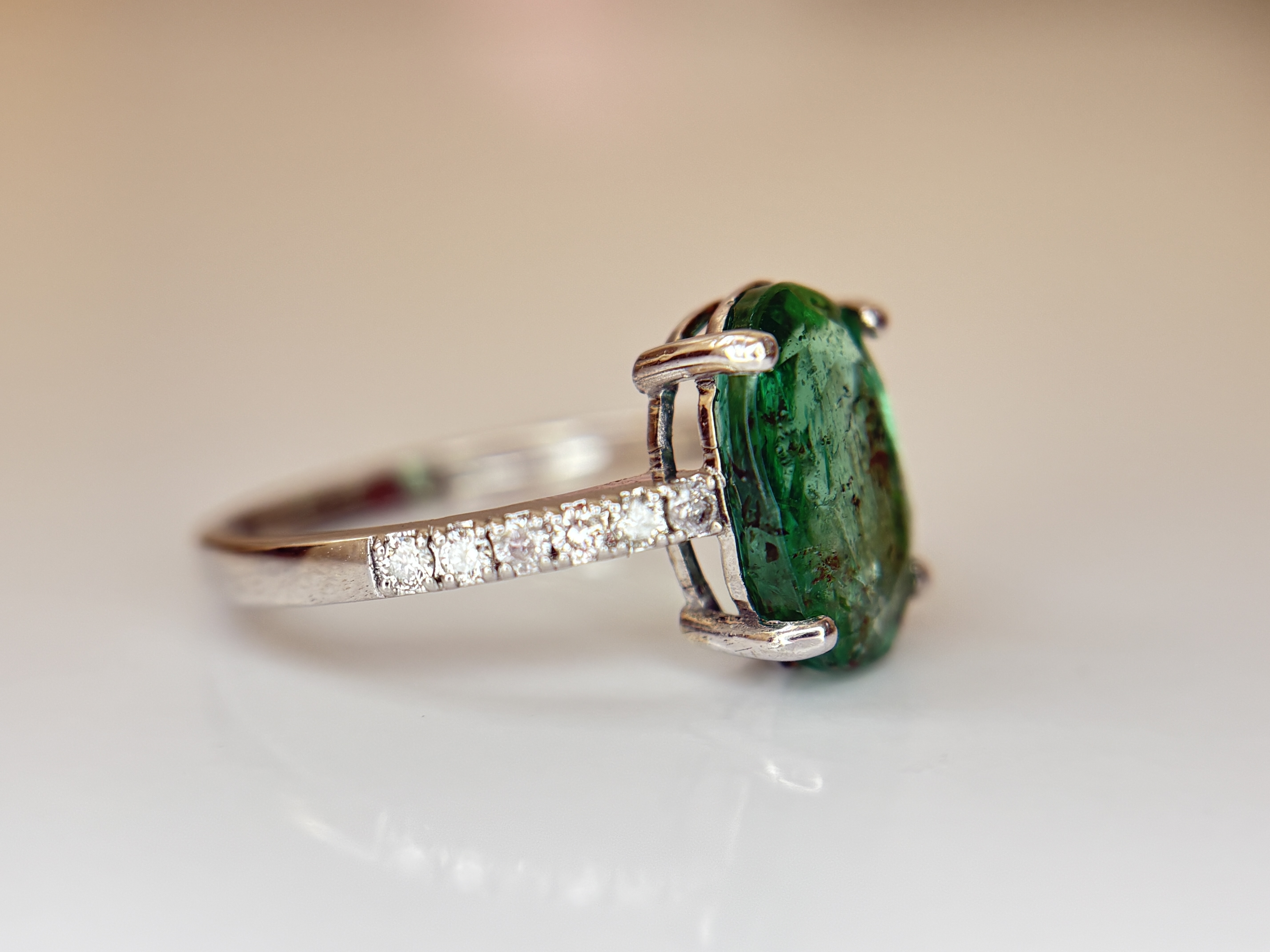 Beautiful Natural Emerald 3.00ct With Natural Diamonds & 18k Gold