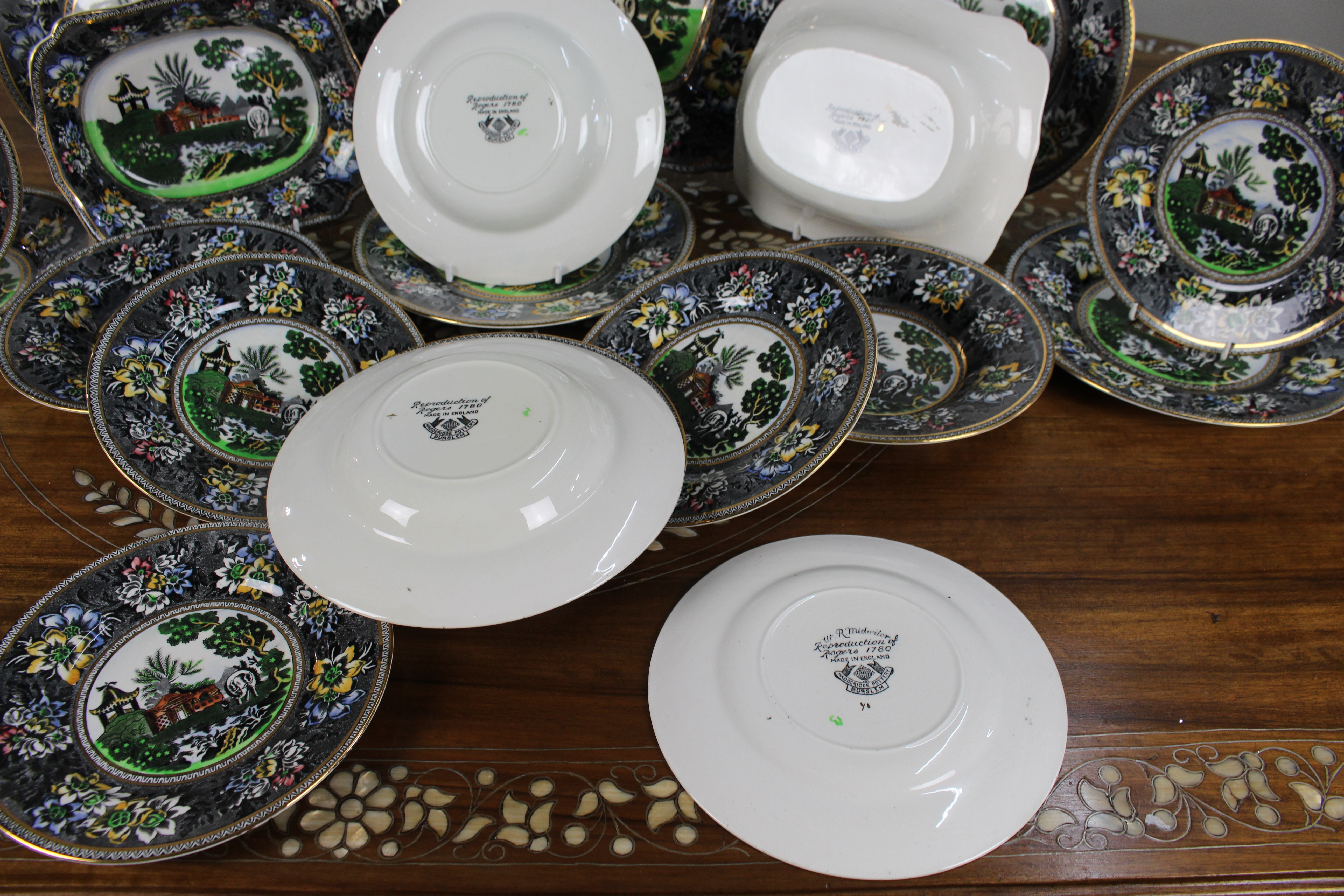 Hatterbridge Pottery Chinoiseries Rogers 20-Piece Dinner Service