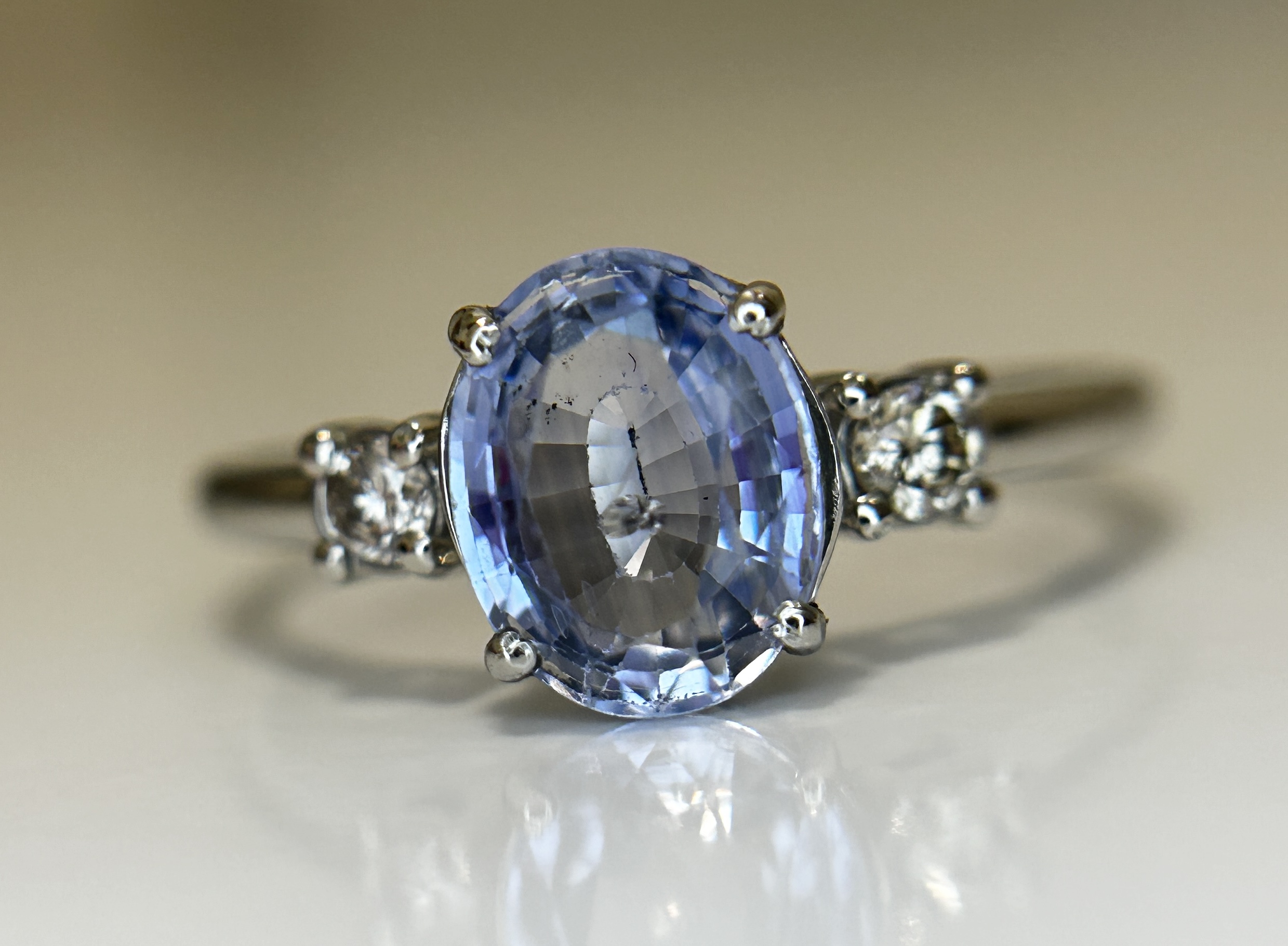 Beautiful 1.75 Ct Unheated Ceylon Cornflour Blue Sapphire Diamonds & 950 Platinum