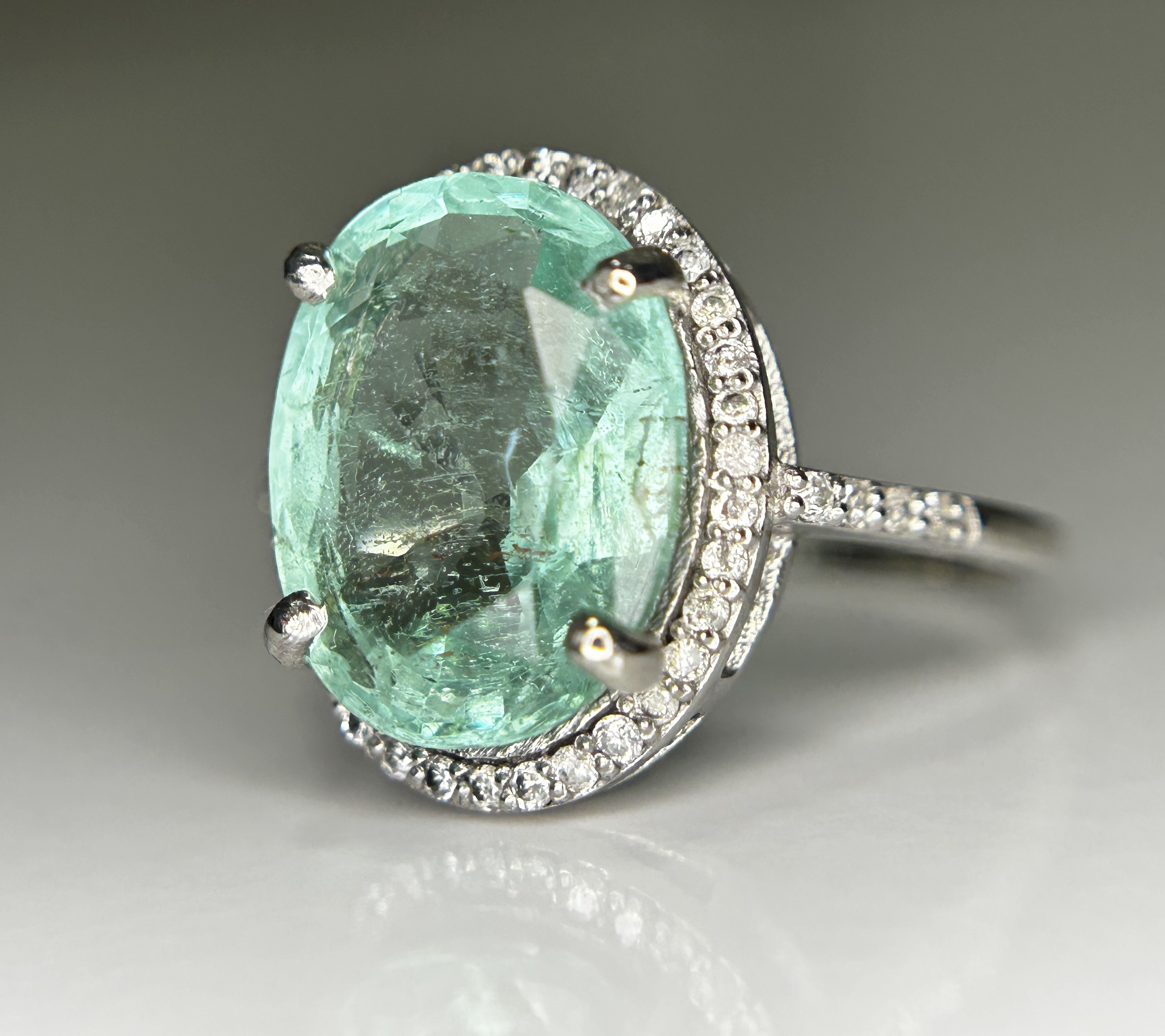 Beautiful 4.15CT Untreated Natural Columbian Emerald Ring, Diamonds & 18k Gold