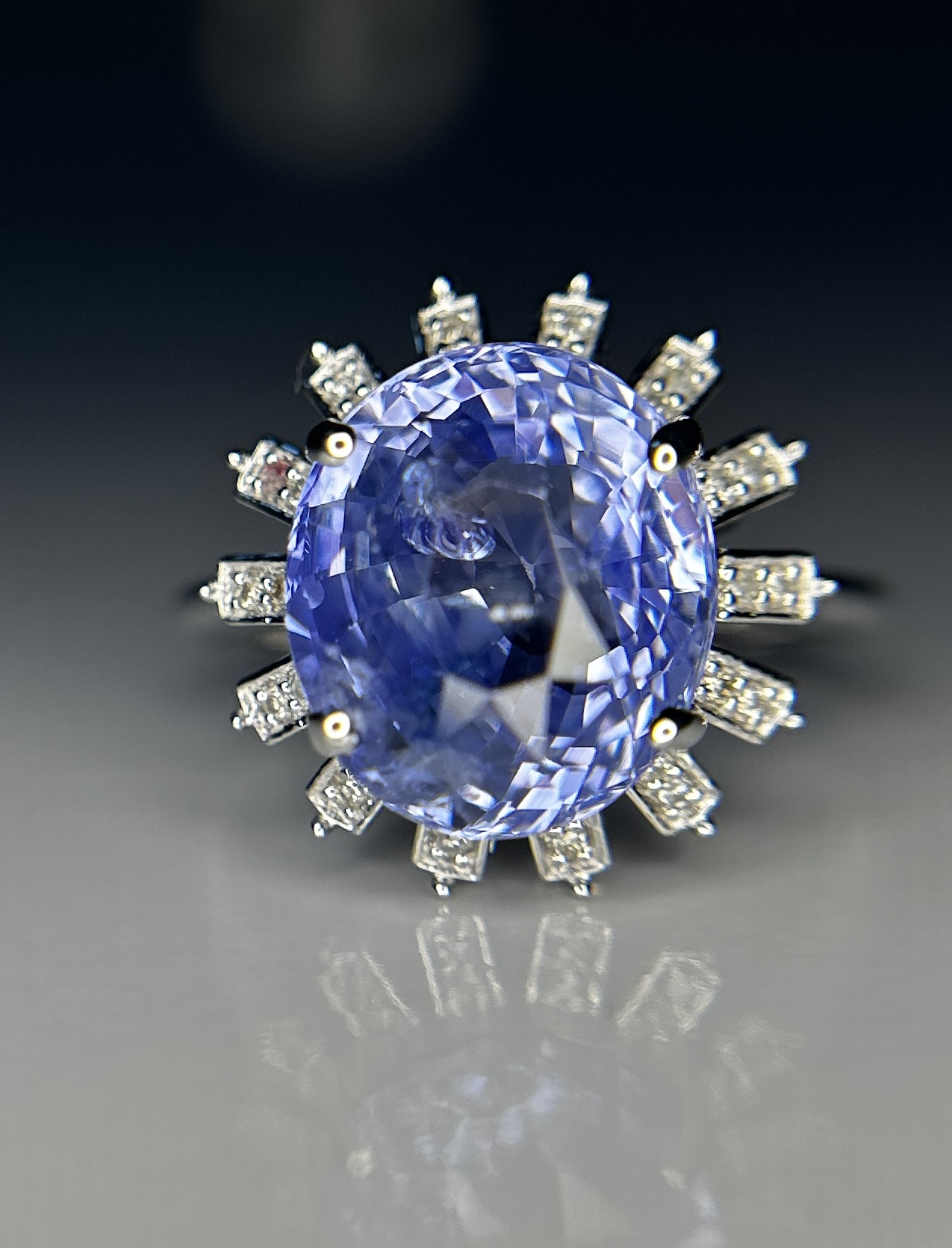 Beautiful 7.90CT Unheated Ceylon Blue Sapphire With Natural Diamonds & 18k Gold
