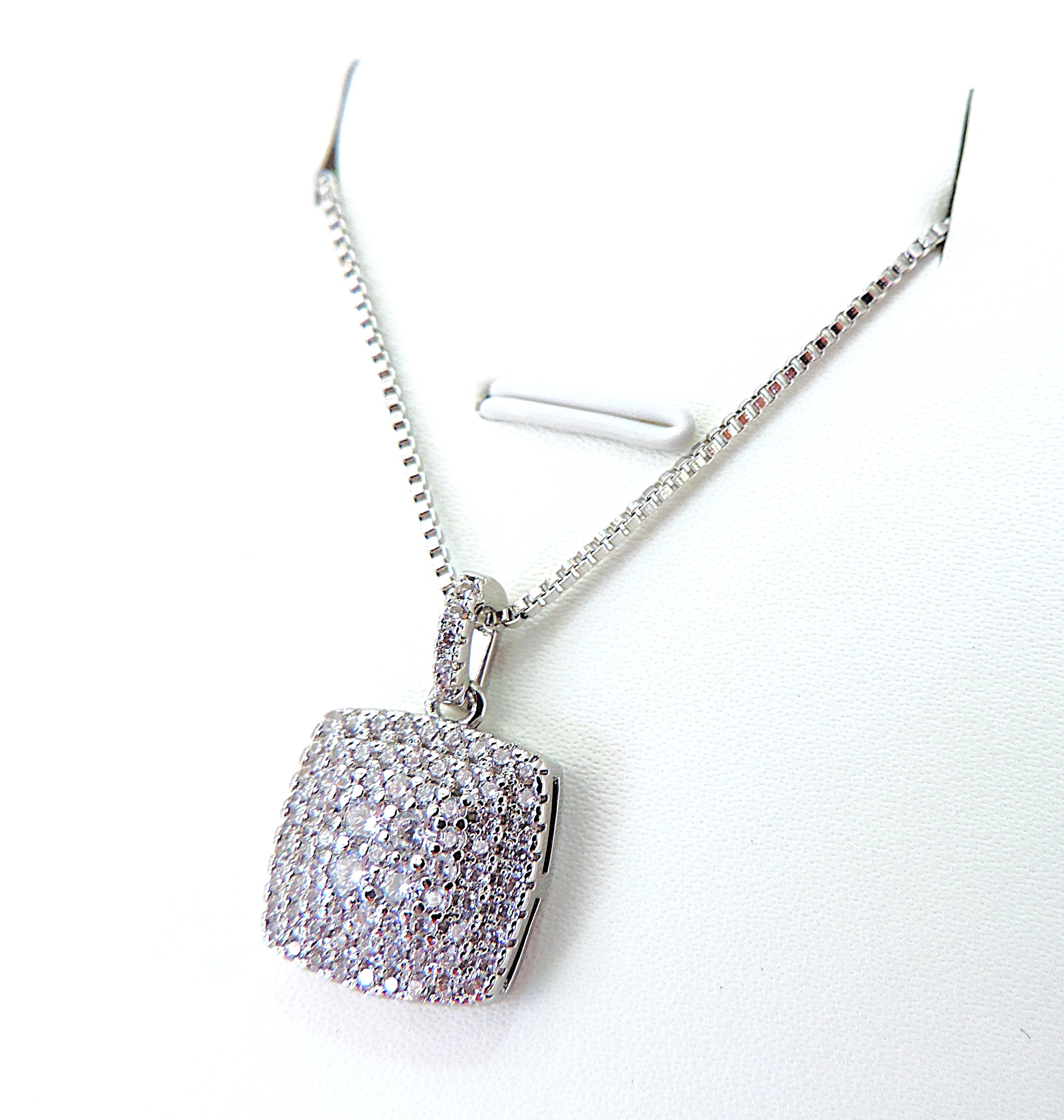 Orrevé Gemstone Pendant Necklace 'New'