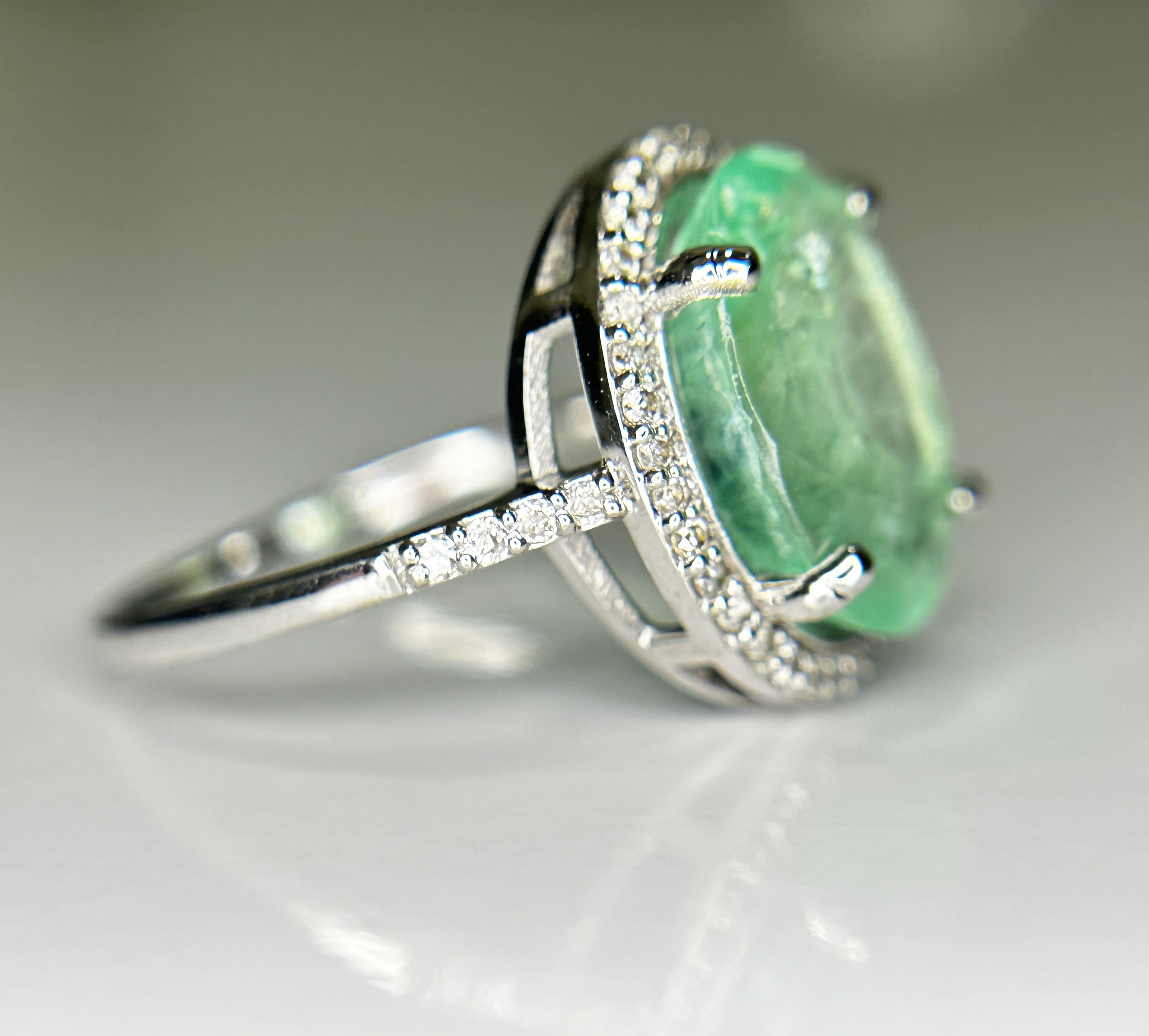 Beautiful 4.24CT Untreated Natural Columbian Emerald Ring, Diamonds & 18k Gold