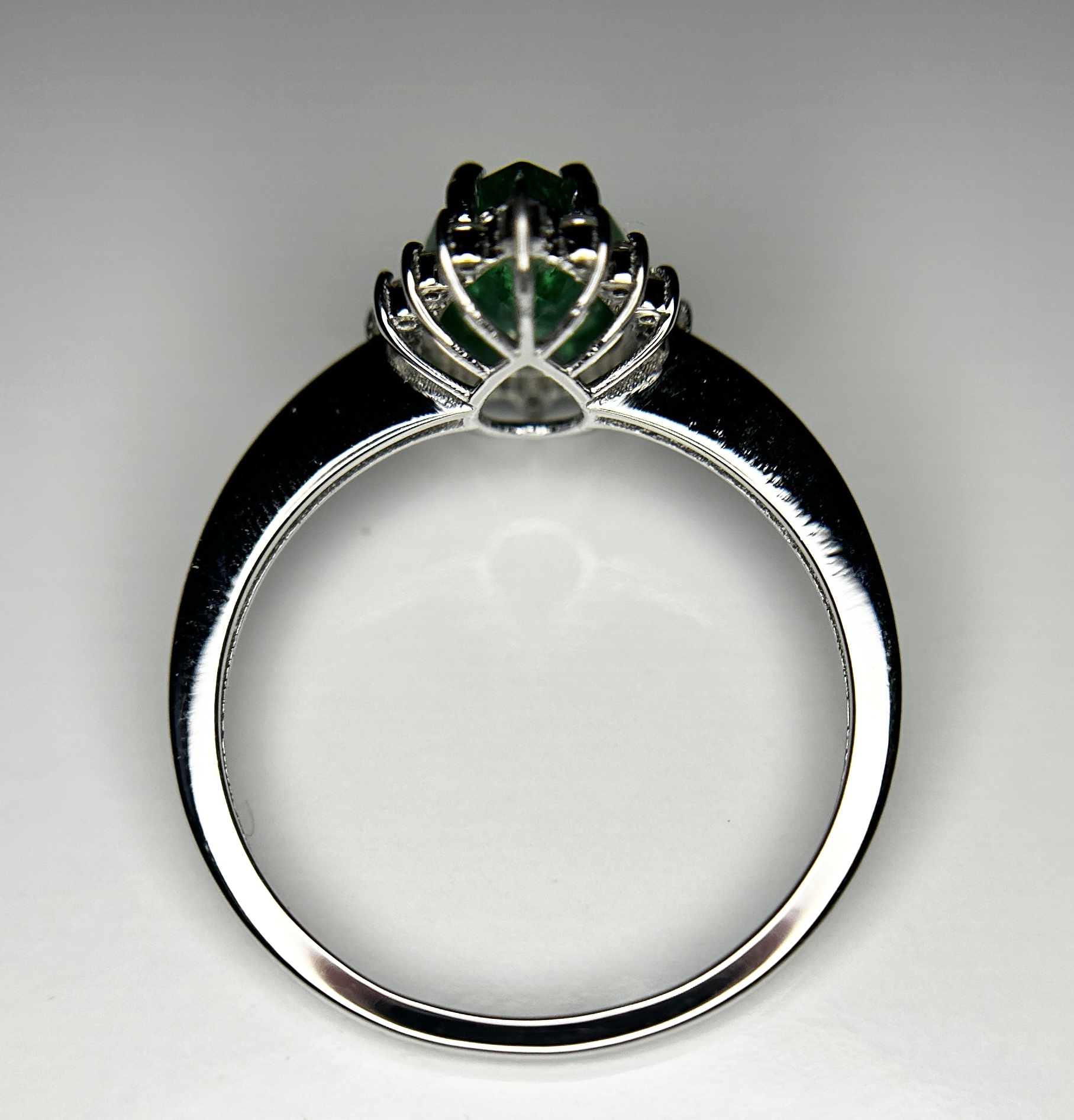 Beautiful 1.18ct Natural Emerald With Natural Diamonds & 18k Gold