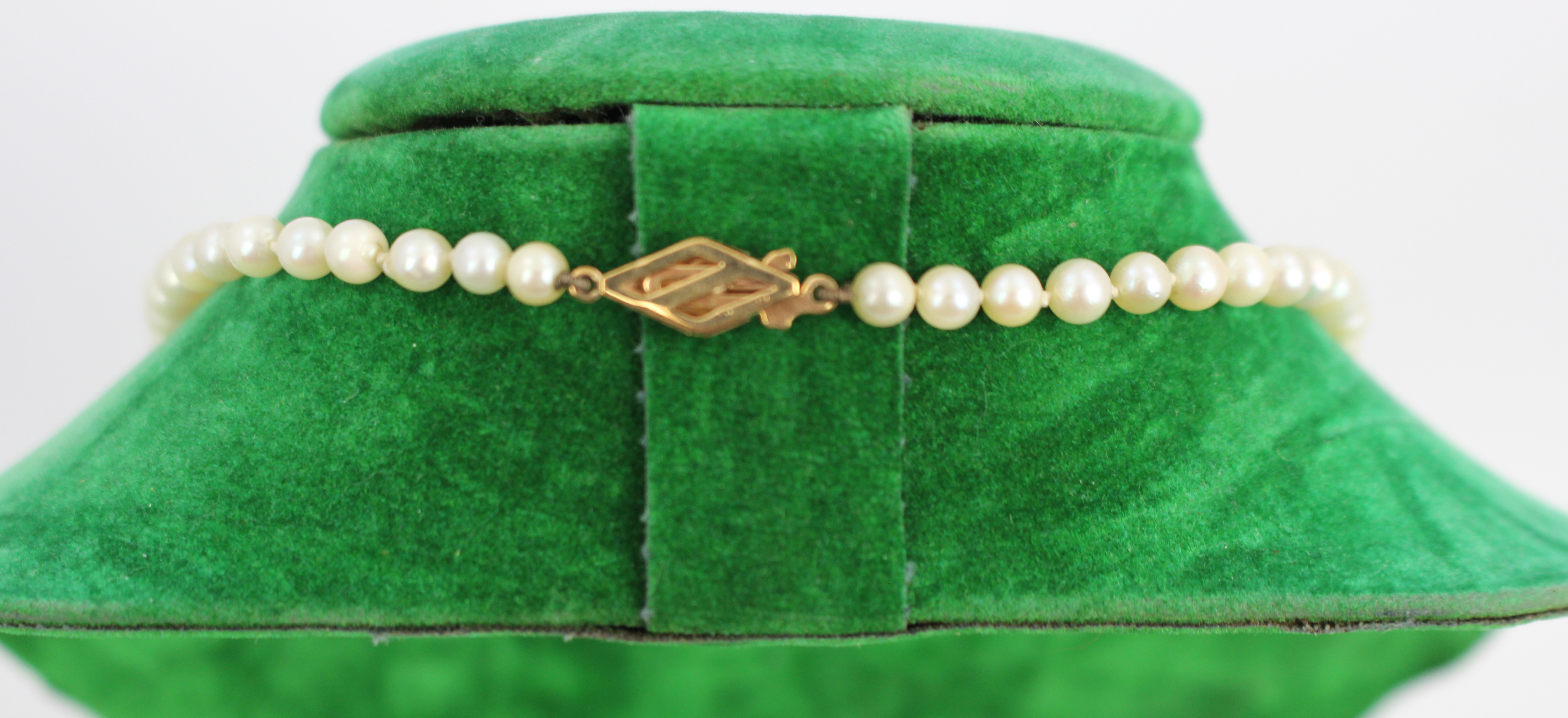 Cultured Pearl Necklace with 9ct Gold Clasp