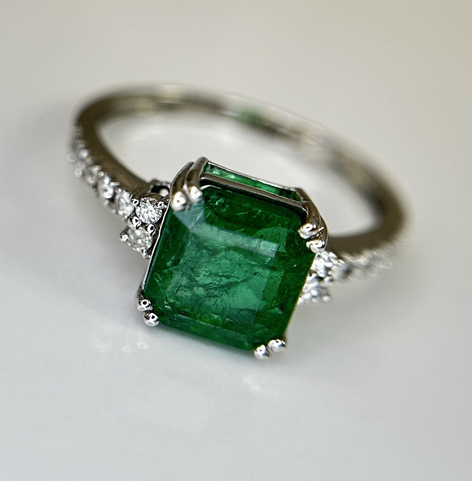 Beautiful Natural Emerald 2.30 CT With Natural Diamonds & 18k Gold