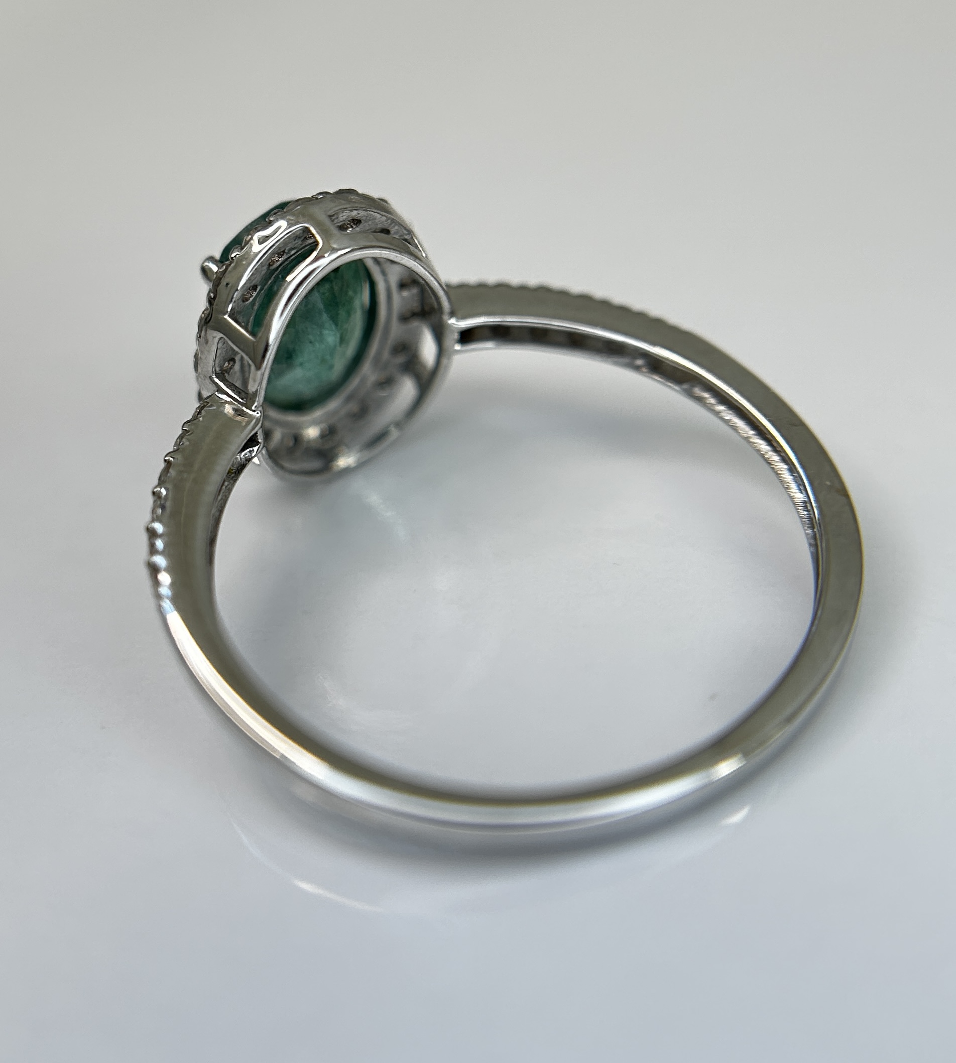 Beautiful Natural Emerald 1.22CT With Natural Diamonds & 18k Gold