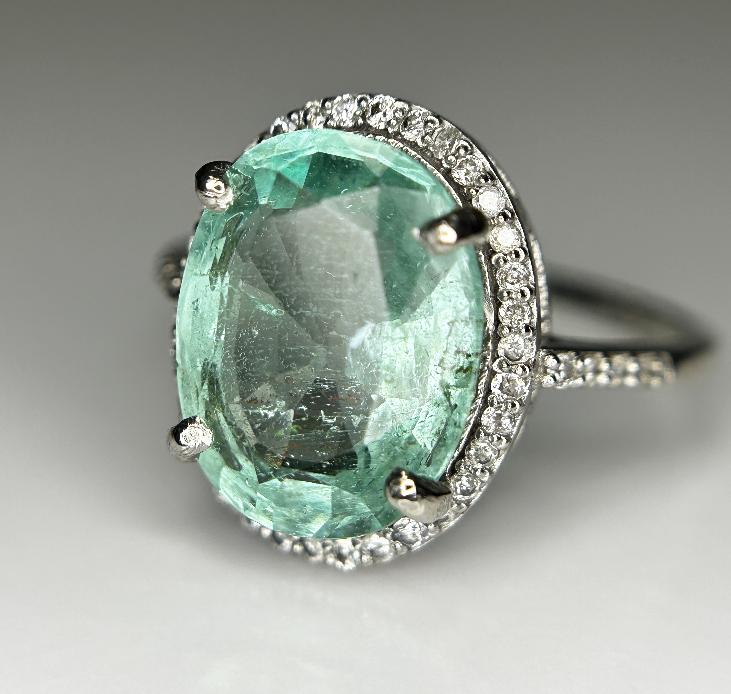 Beautiful 4.15CT Untreated Natural Columbian Emerald Ring, Diamonds & 18k Gold