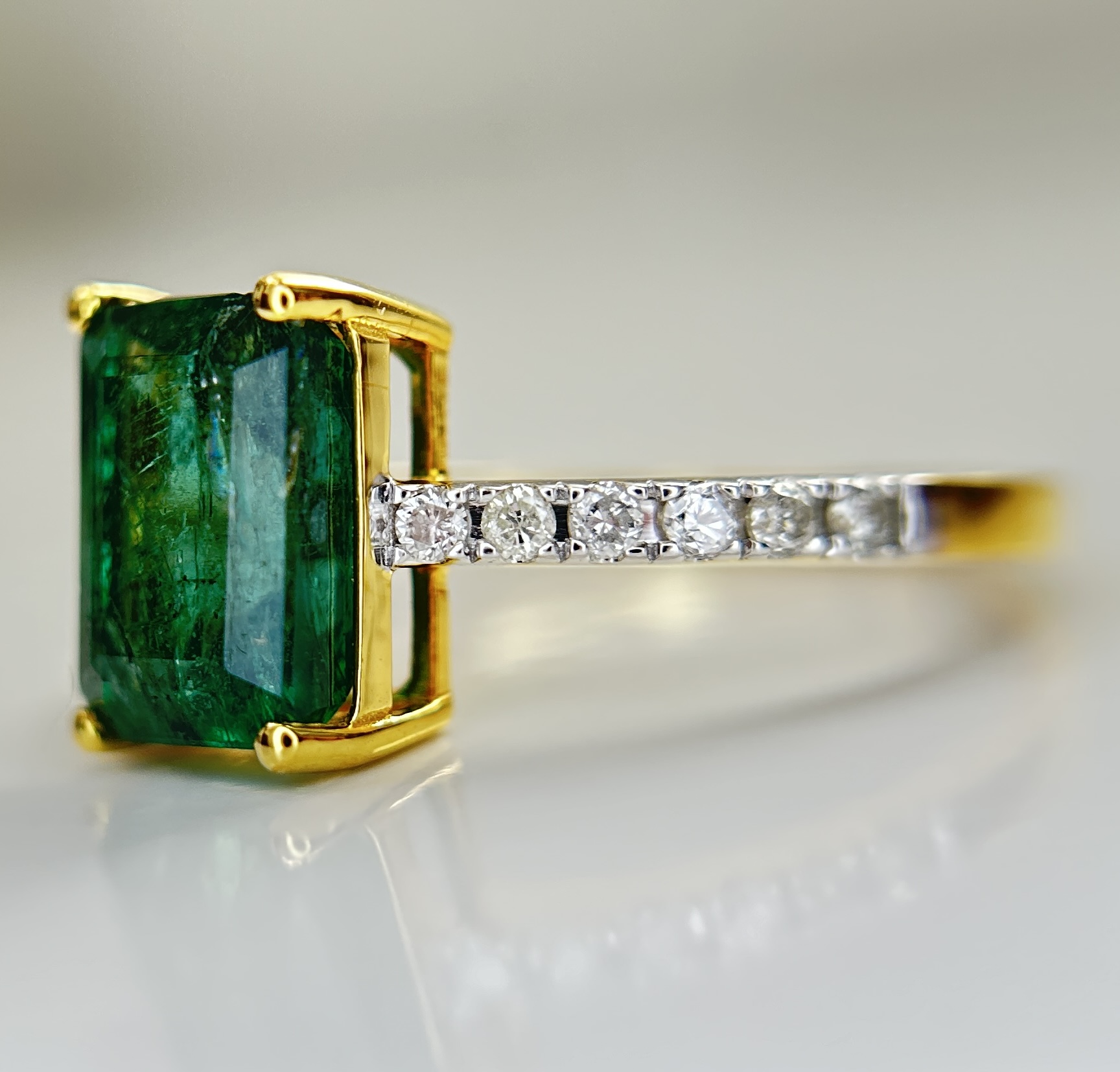 Beautiful Natural Emerald 2.41 CT With Natural Diamonds & 18k Gold