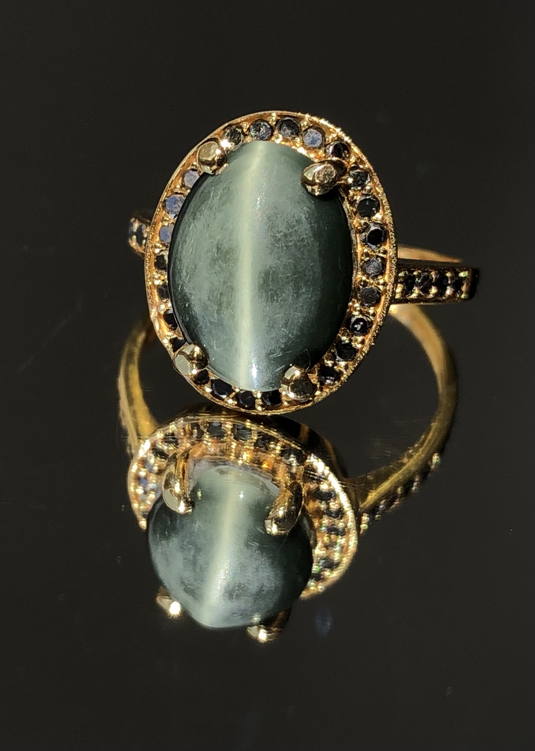 Beautiful Natural 3.05ct Cat’s Eye Ring With Natural Black Diamonds and 18k Gold