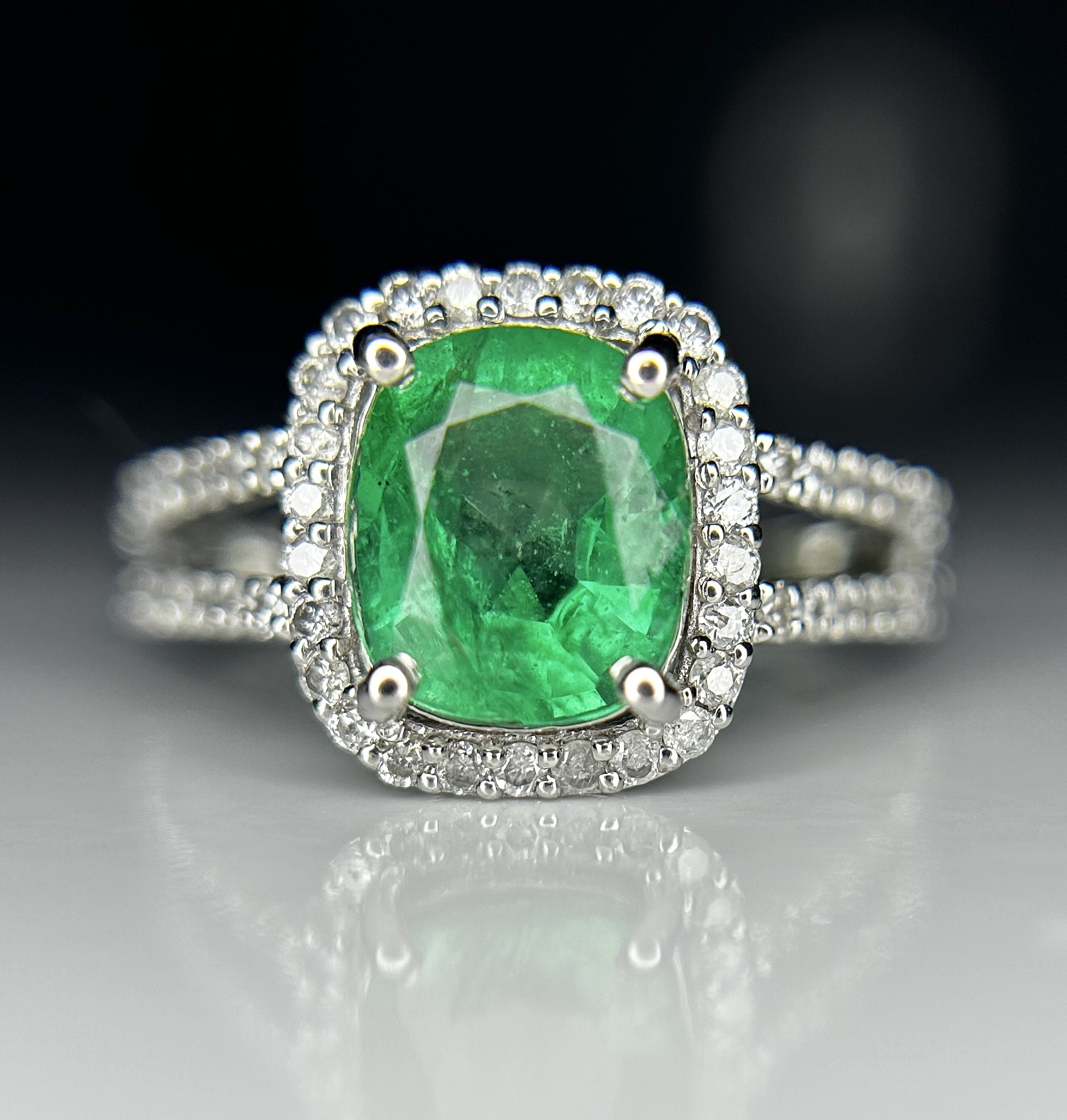 Beautiful 1.64 ct Natural Emerald With Natural Diamonds & 18k Gold