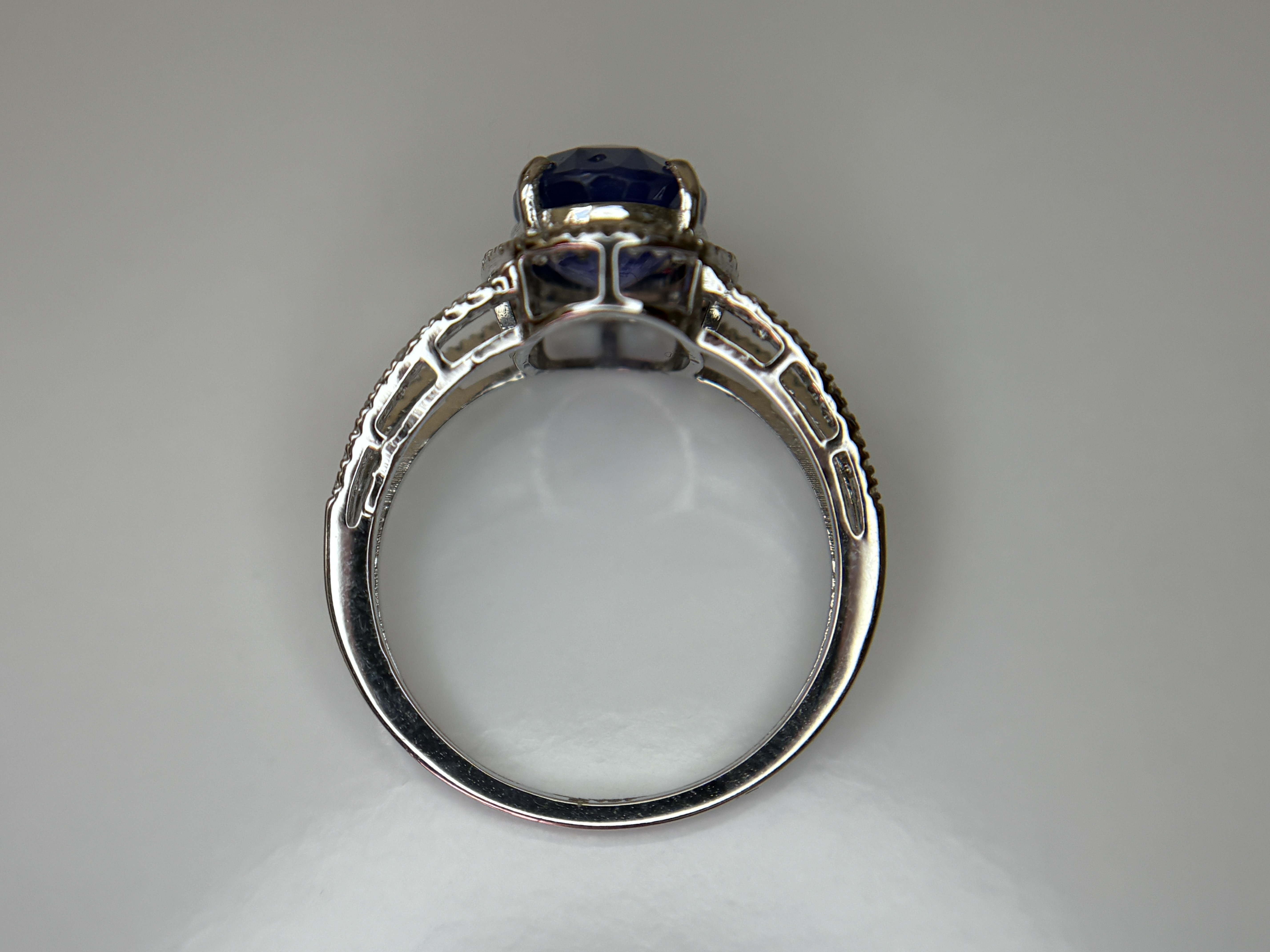 Beautiful 2.83 CT Natural Ceylon Cornflour Blue Sapphire Diamonds & 18k Gold