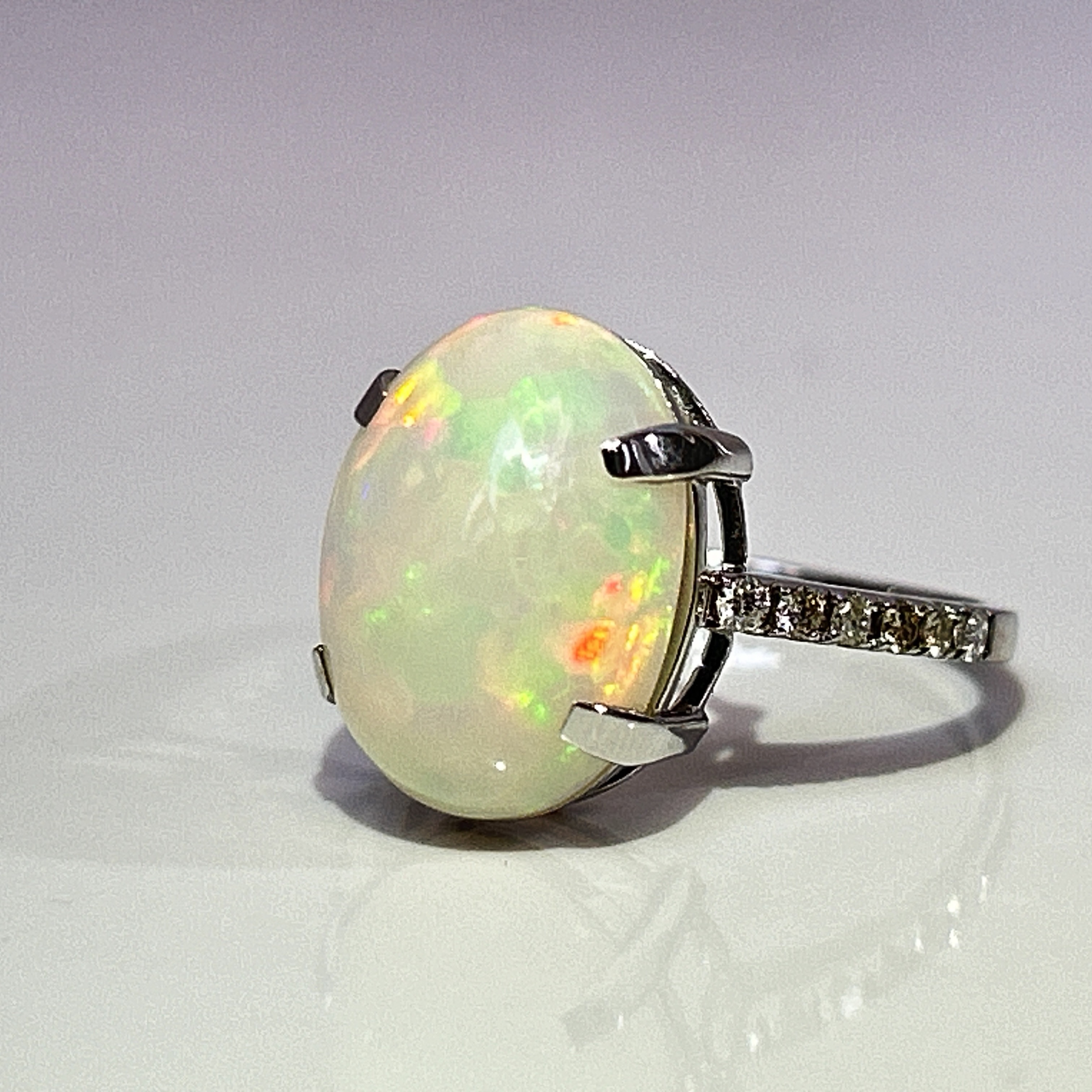 Beautiful Natural Opal 3.86 CT Ring With Natural Diamond and 18k Gold