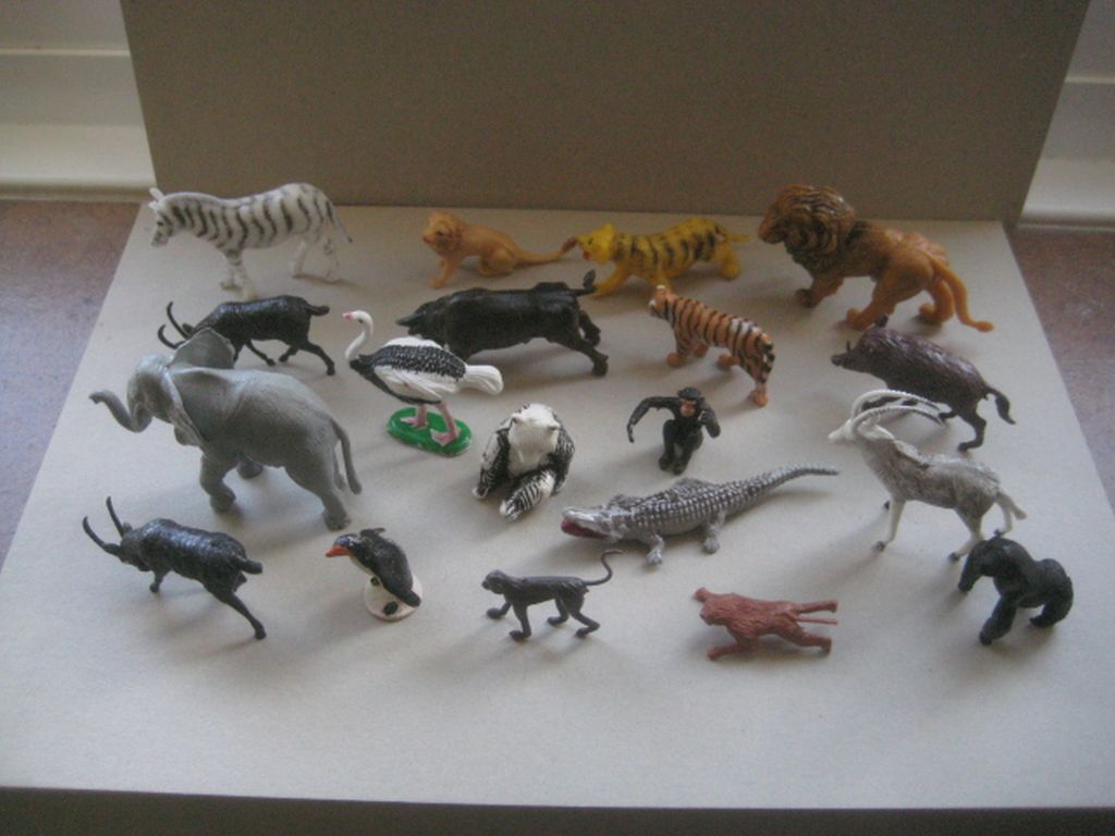 A Group of 19 Vintage Plastic Animals