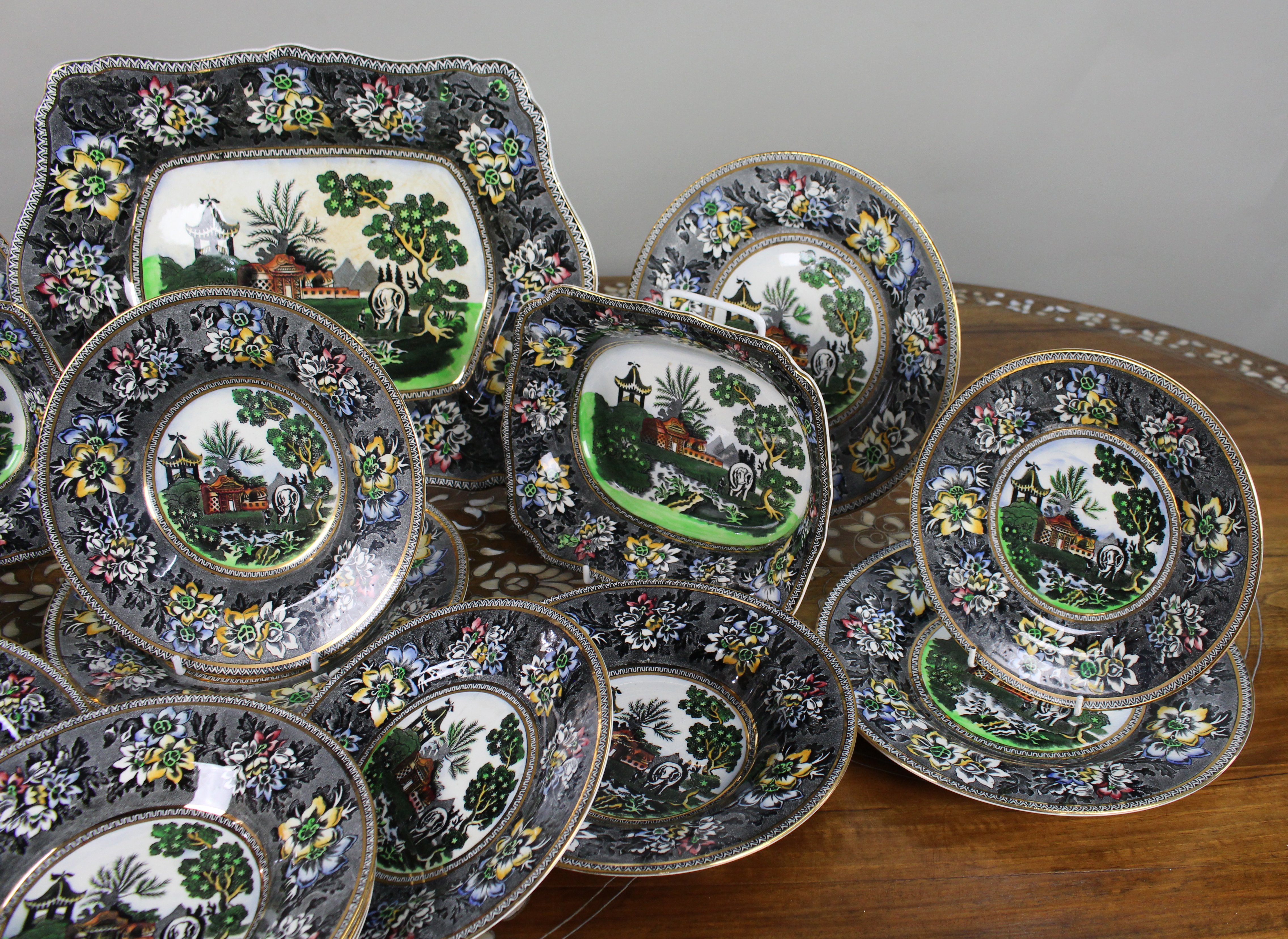 Hatterbridge Pottery Chinoiseries Rogers 20-Piece Dinner Service