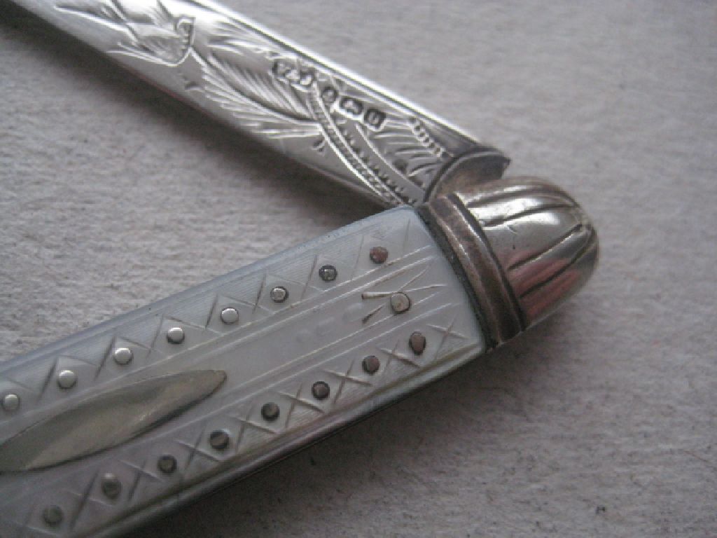 George V Mother of Pearl Hafted Silver Bladed Folding Fruit Knife, Birmingham 1919