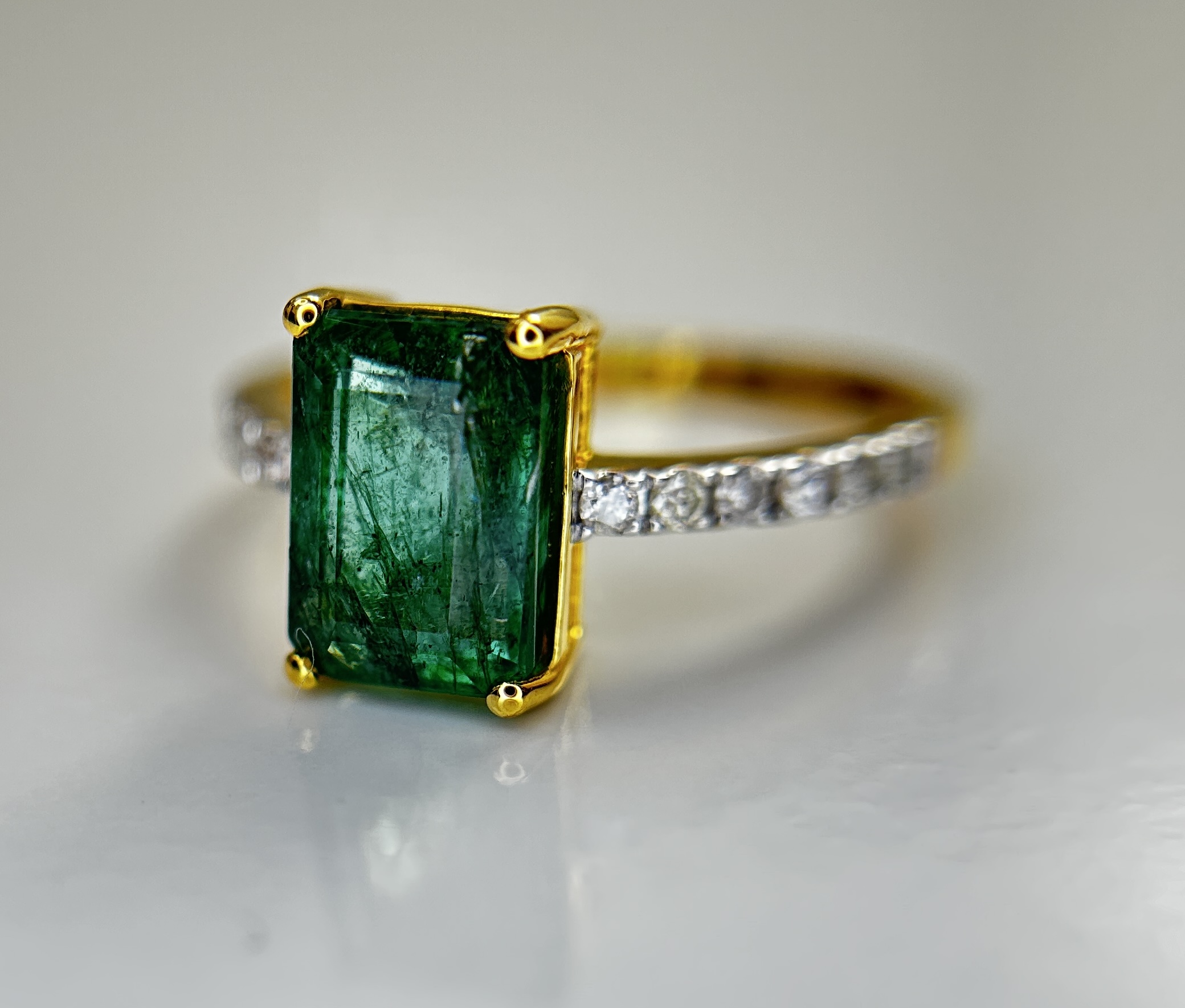 Beautiful Natural Emerald 2.41 CT With Natural Diamonds & 18k Gold