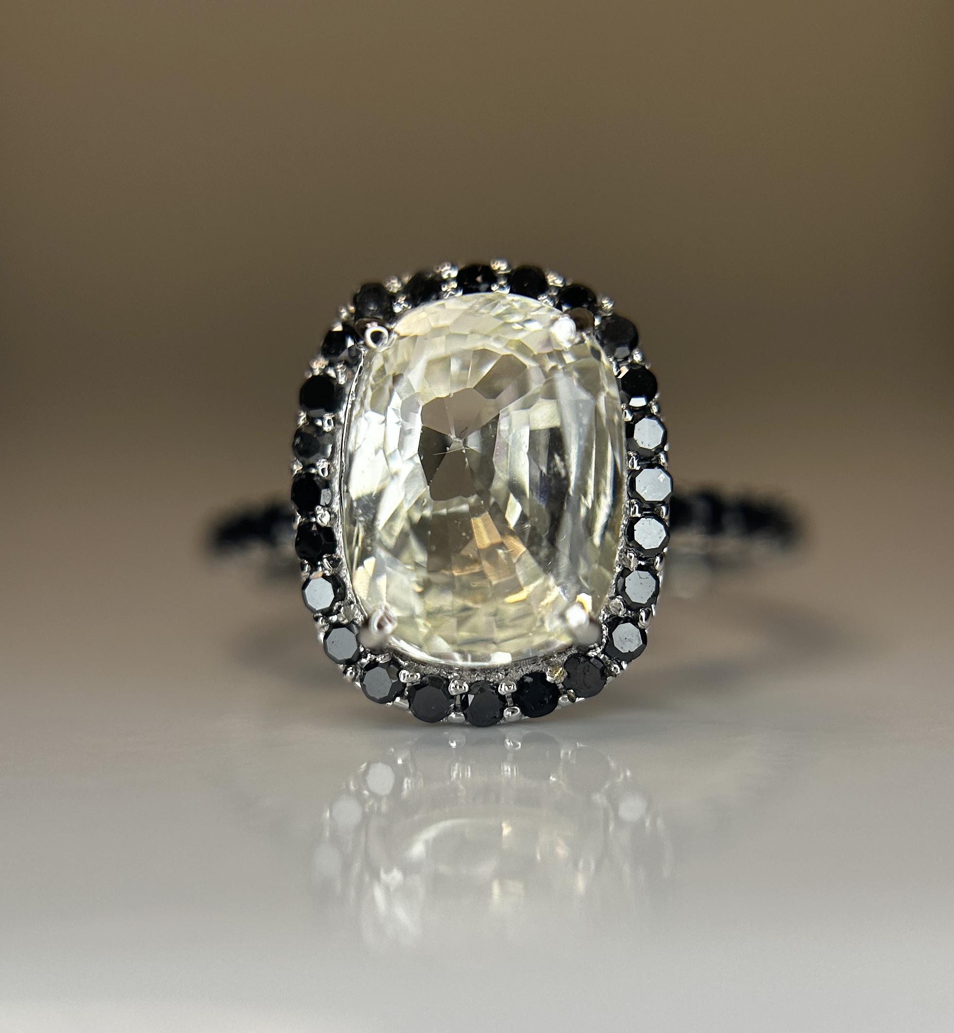 Beautiful 3.15CT Natural Ceylon White Sapphire W Natural Diamonds & 18k Gold