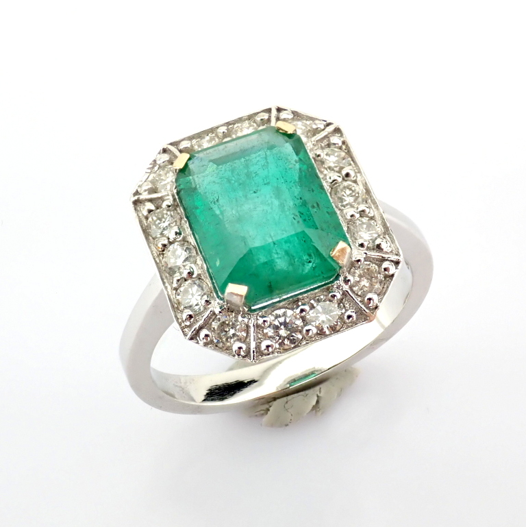 Natural Diamond 18K White Gold Ring
