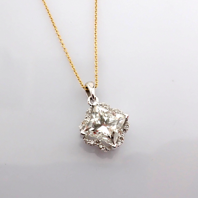 Flower Cut Lab-Grown Diamond Necklace - 2.08 Total Carat (IGI Certified)