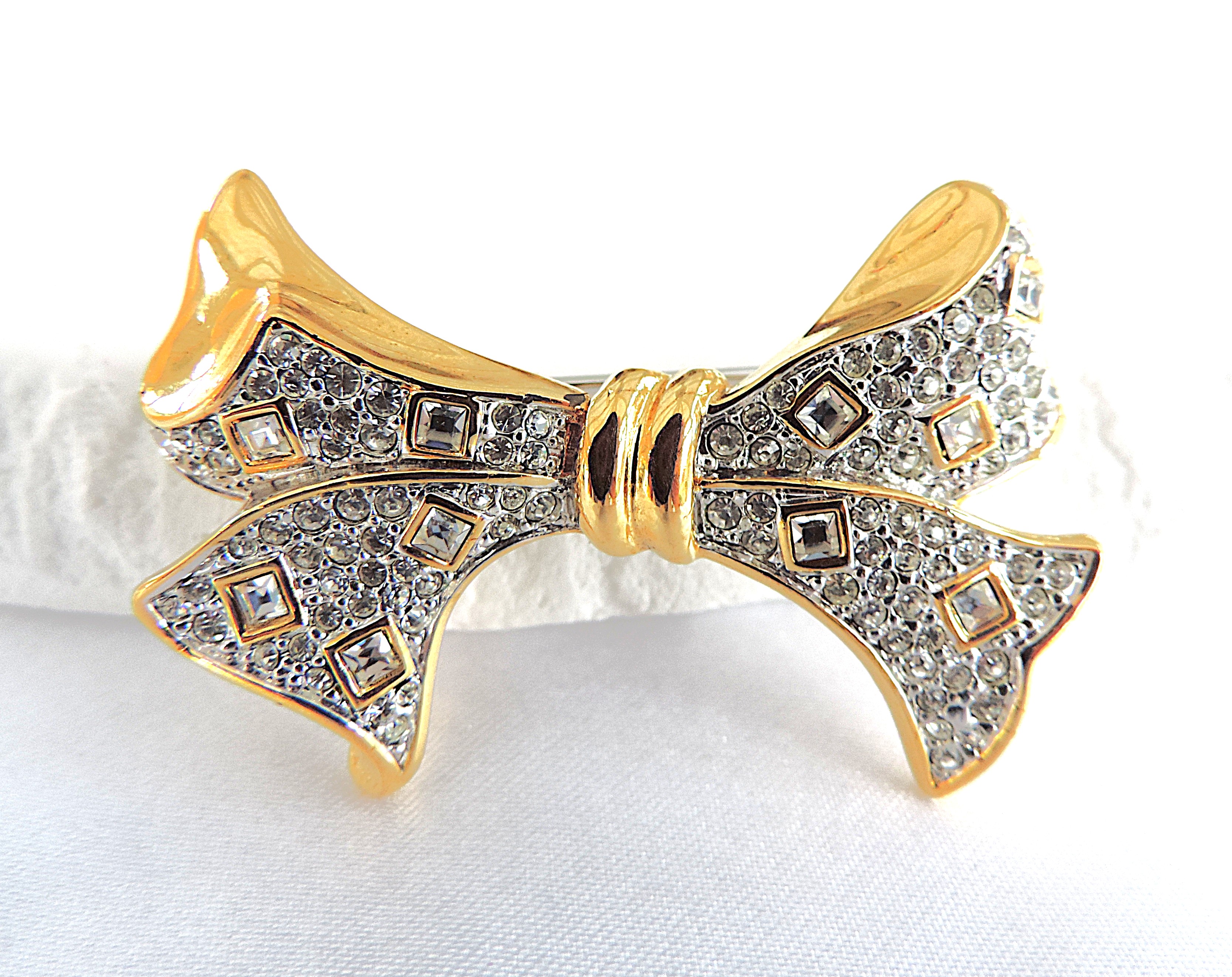 Vintage Gold Plated Austrian Crystal Bow Ribbon Brooch c.1980's