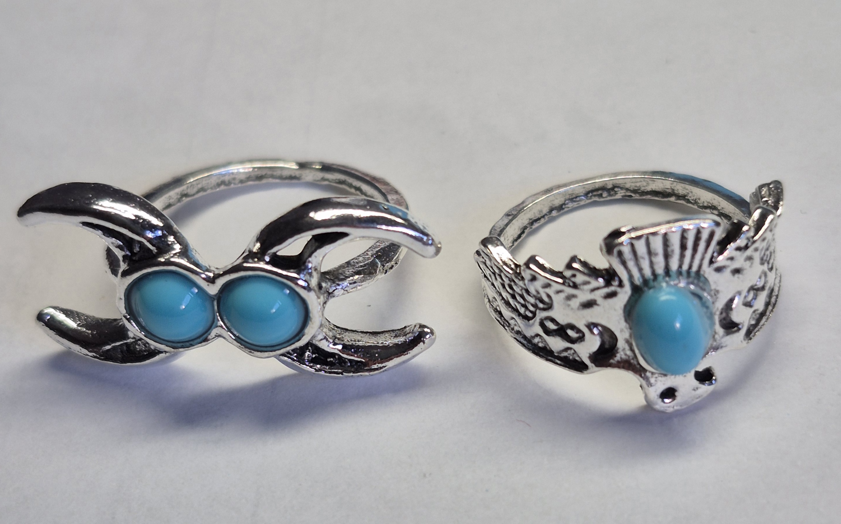 Vintage Style Silver Plated Ring With Turquoise-Coloured Cabochons – 5.6g