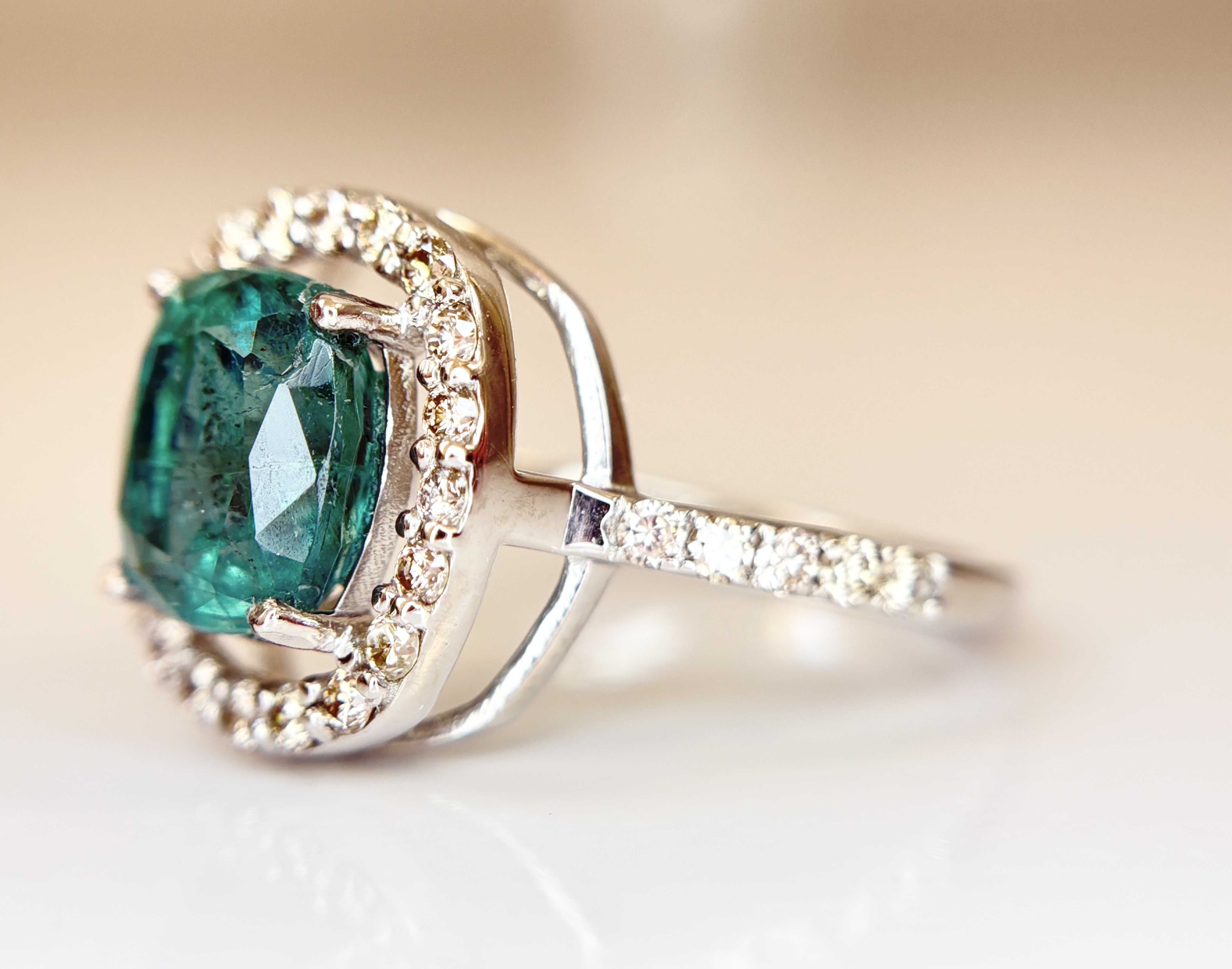 Beautiful 2.25 CT Natural Emerald Ring With Natural Diamonds & Platinum 950