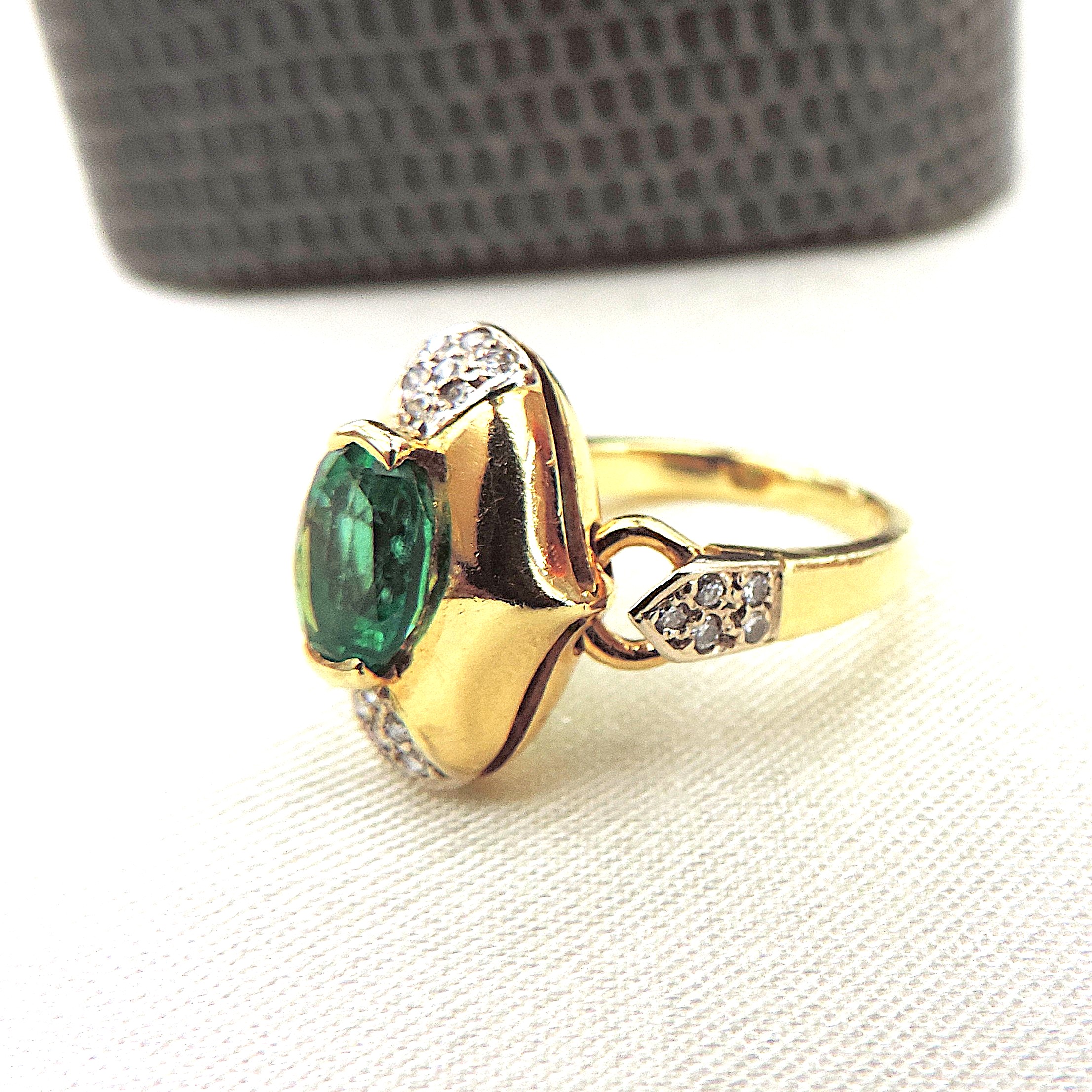 David Morris 18k Gold 1.24 Carat Emerald and Diamond Ring
