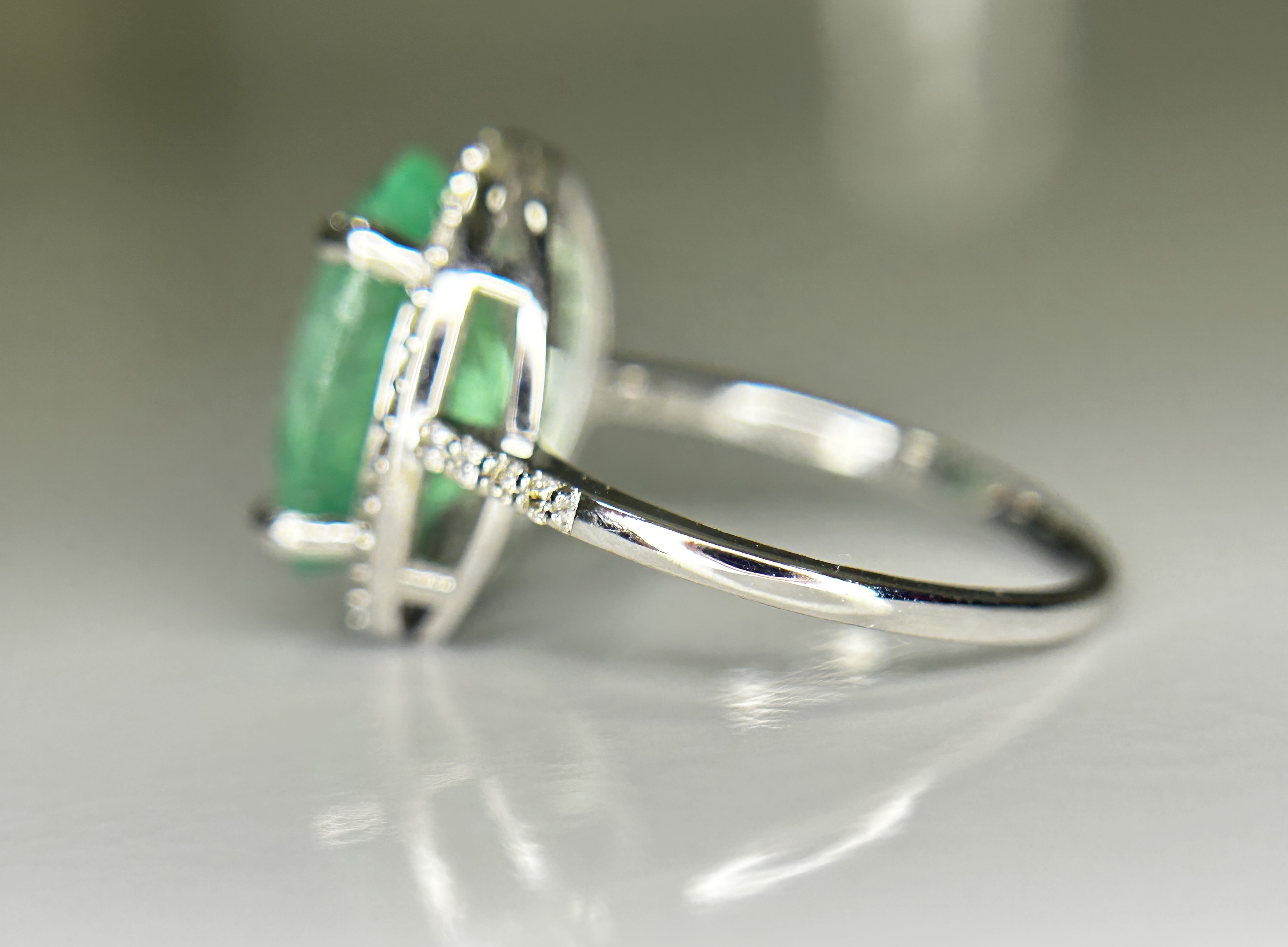 Beautiful 4.24CT Untreated Natural Columbian Emerald Ring, Diamonds & 18k Gold