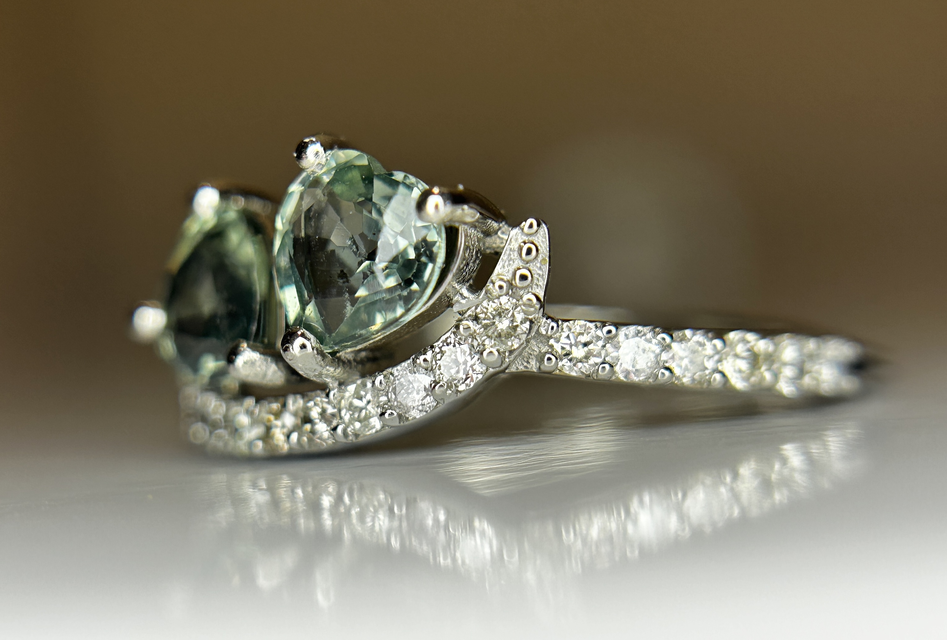 Beautiful 1.07 CT Bi-Colour Unheated Ceylon Sapphire Diamonds & 950 Platinum
