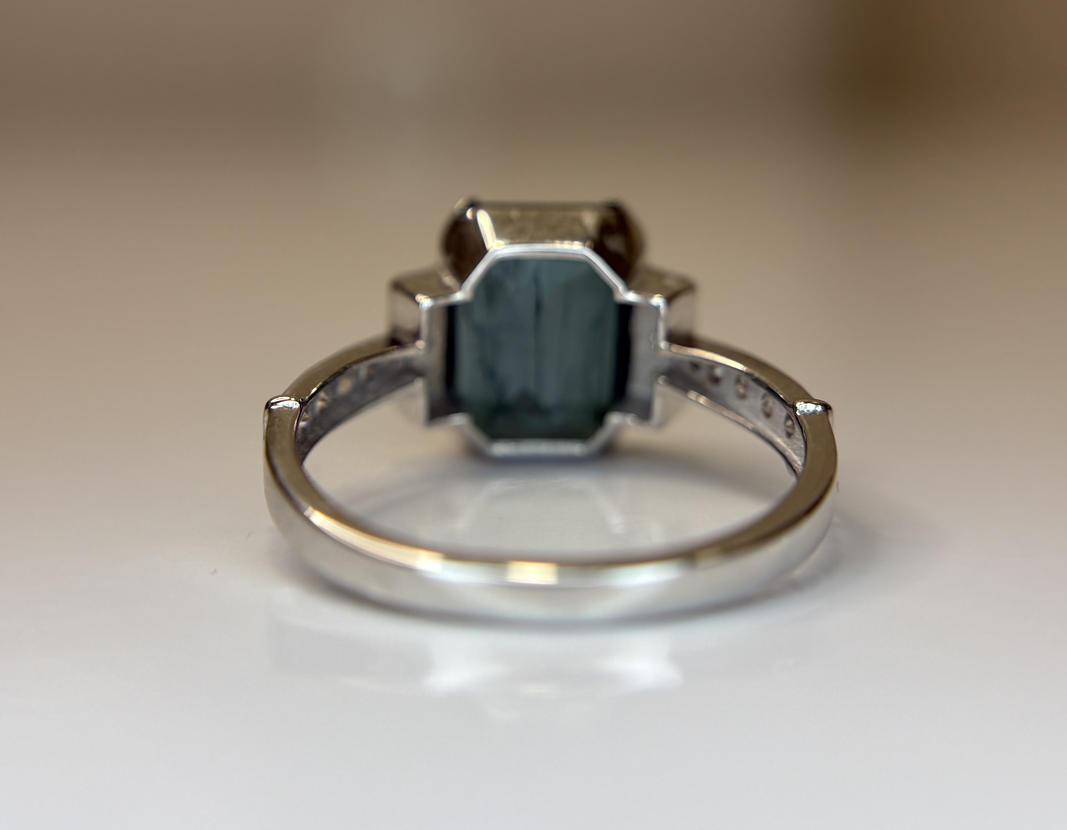 Beautiful 2.45 CT Natural Emerald With Natural Diamonds & 18k Gold