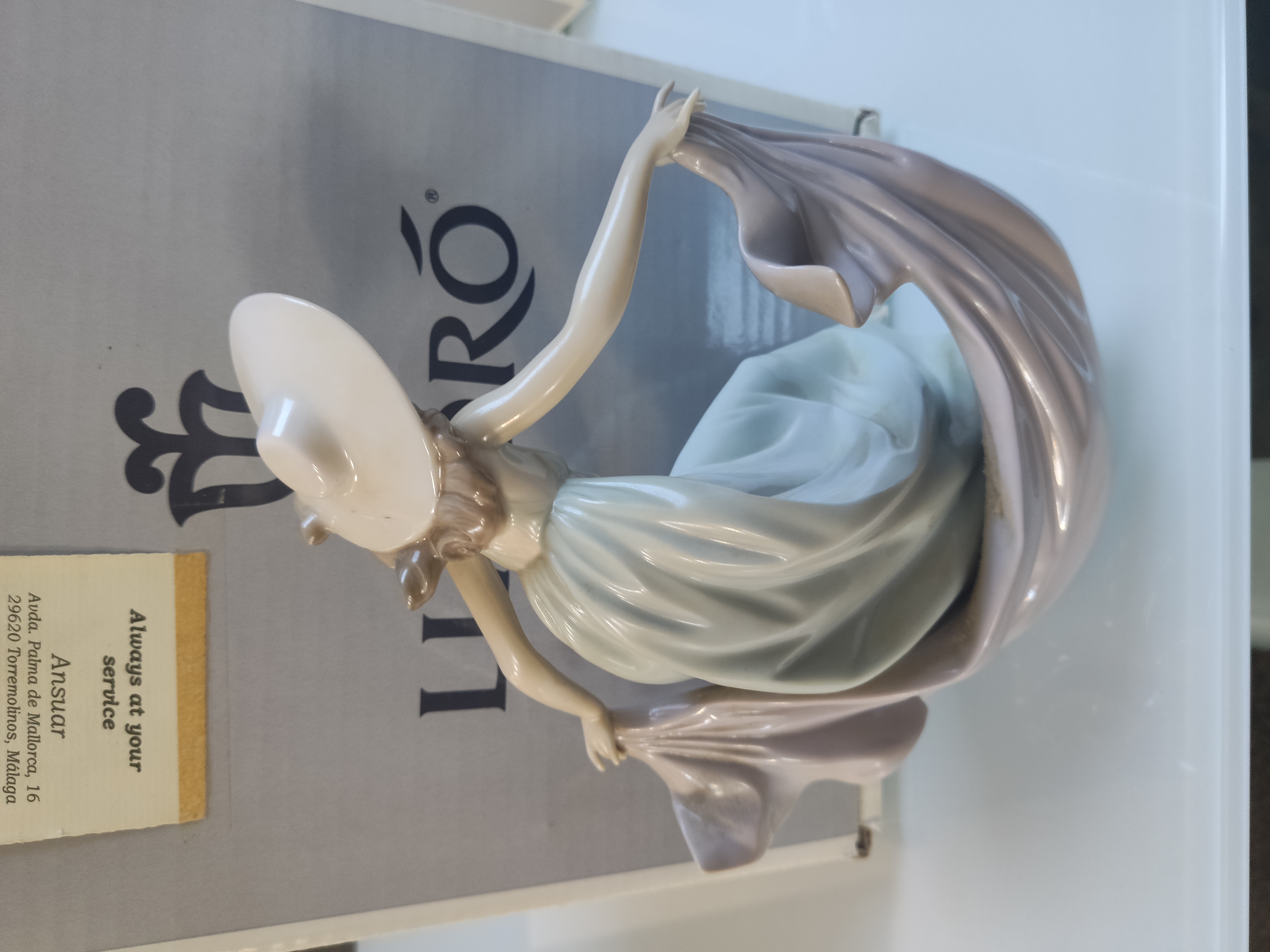 Lladro May Dance – Tela Al Viento Rosa 5662 with original box.