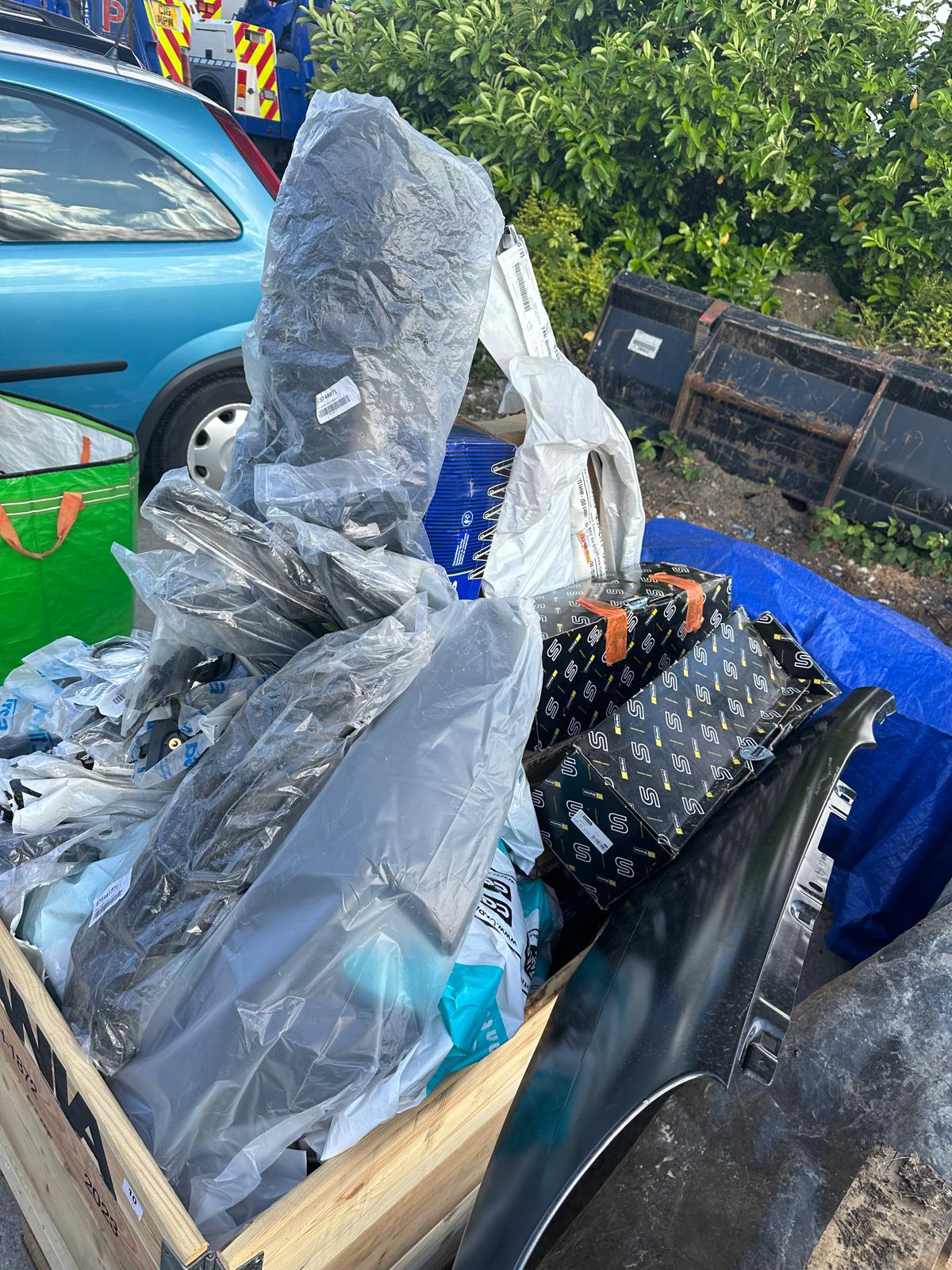 Pallet of Miscellaneous Car Parts Automotive Body Parts RRP £1200