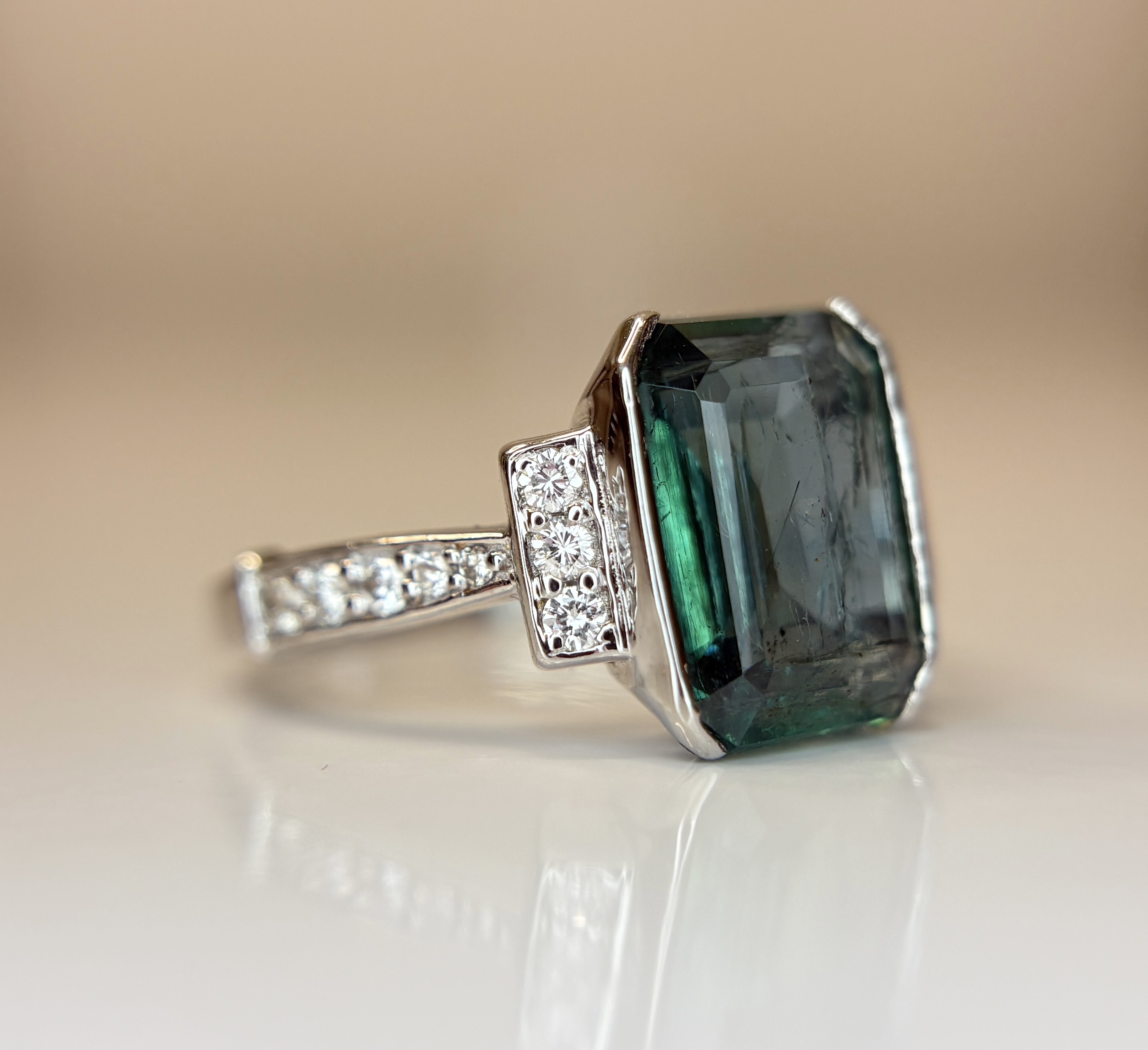 Beautiful 2.45 CT Natural Emerald With Natural Diamonds & 18k Gold