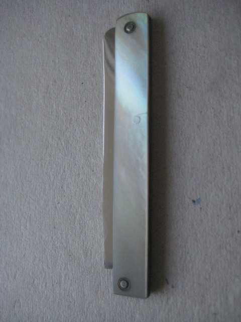 George III Mother of Pearl Hafted Silver Scimitar Bladed Folding Fruit Knife, c1784