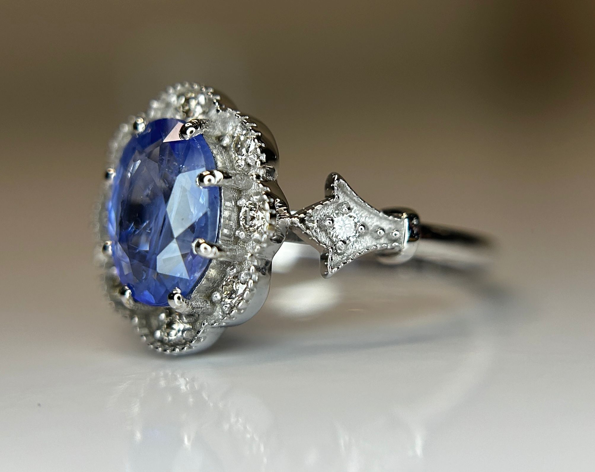 Beautiful 1.74 CT Natural Ceylon Blue Sapphire Diamonds & 18k Gold