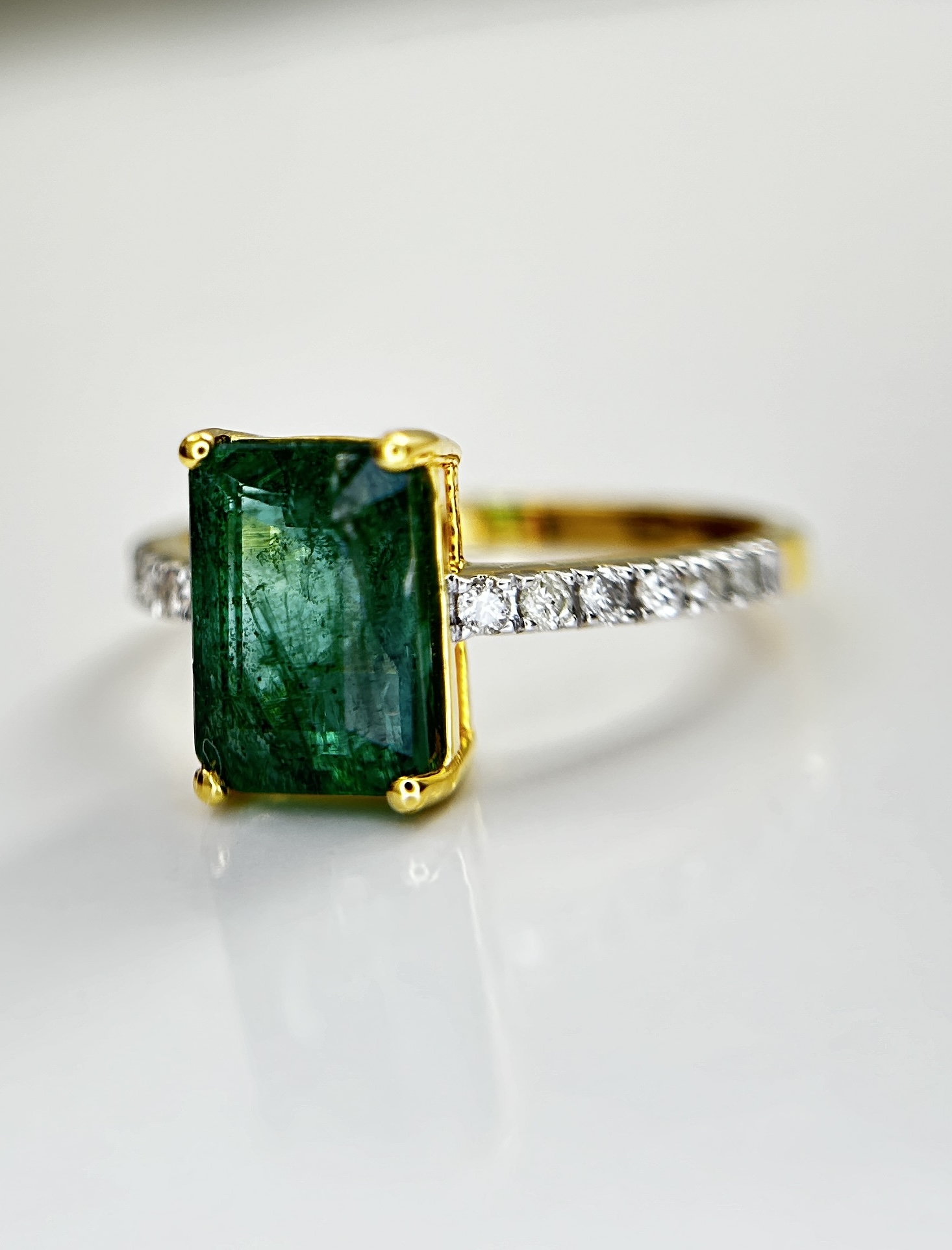 Beautiful Natural Emerald 2.41 CT With Natural Diamonds & 18k Gold