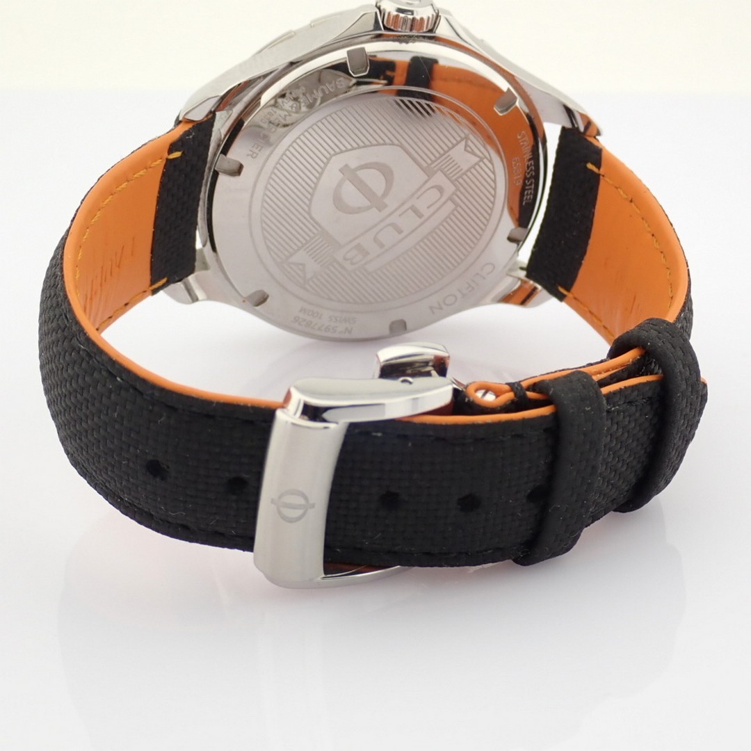 Baume & Mercier /  Clifton Club - Gentlmen's Steel Wrist Watch